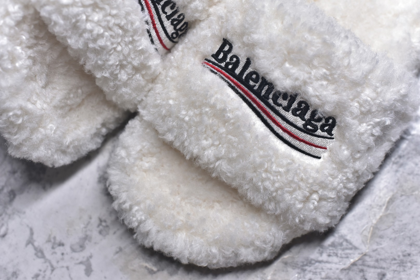 图片[8]-#Balenciaga 巴黎世家 2023顶级专柜 秋冬限定 巴黎世家羊毛毛拖拖鞋 巴黎时装周新款 小红书推荐 ➤ 原版开模 代购版本 ➤ 进口小羊毛 ➤ 原版字母拼色 ➤ 原版私膜发泡大底 ➤ 全套专柜包装 尺码：35 36 37 38 39 40 41 42 43 44 45-选品中心