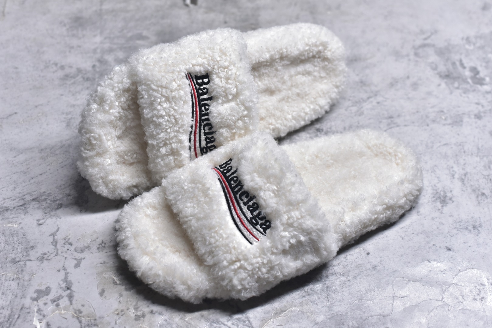 图片[7]-#Balenciaga 巴黎世家 2023顶级专柜 秋冬限定 巴黎世家羊毛毛拖拖鞋 巴黎时装周新款 小红书推荐 ➤ 原版开模 代购版本 ➤ 进口小羊毛 ➤ 原版字母拼色 ➤ 原版私膜发泡大底 ➤ 全套专柜包装 尺码：35 36 37 38 39 40 41 42 43 44 45-选品中心