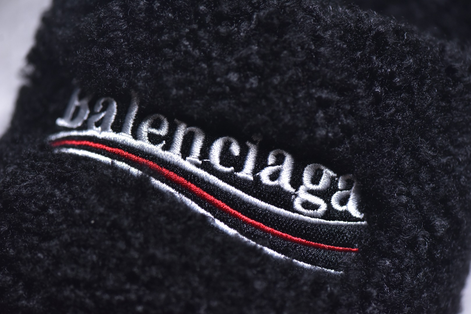 图片[2]-#Balenciaga 巴黎世家 2023顶级专柜 秋冬限定 巴黎世家羊毛毛拖拖鞋 巴黎时装周新款 小红书推荐 ➤ 原版开模 代购版本 ➤ 进口小羊毛 ➤ 原版字母拼色 ➤ 原版私膜发泡大底 ➤ 全套专柜包装 尺码：35 36 37 38 39 40 41 42 43 44 45-选品中心