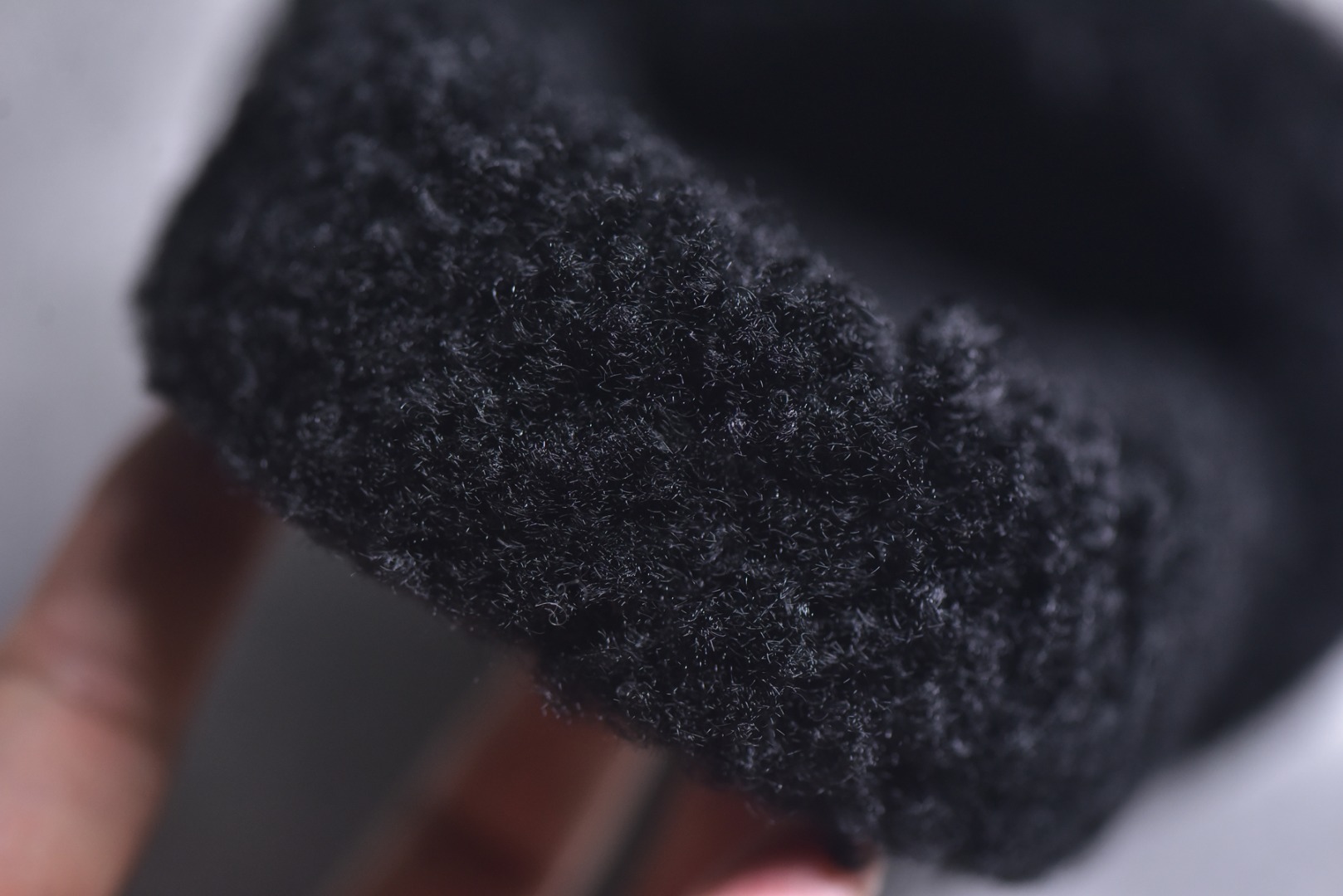 图片[5]-#Balenciaga 巴黎世家 2023顶级专柜 秋冬限定 巴黎世家羊毛毛拖拖鞋 巴黎时装周新款 小红书推荐 ➤ 原版开模 代购版本 ➤ 进口小羊毛 ➤ 原版字母拼色 ➤ 原版私膜发泡大底 ➤ 全套专柜包装 尺码：35 36 37 38 39 40 41 42 43 44 45-选品中心