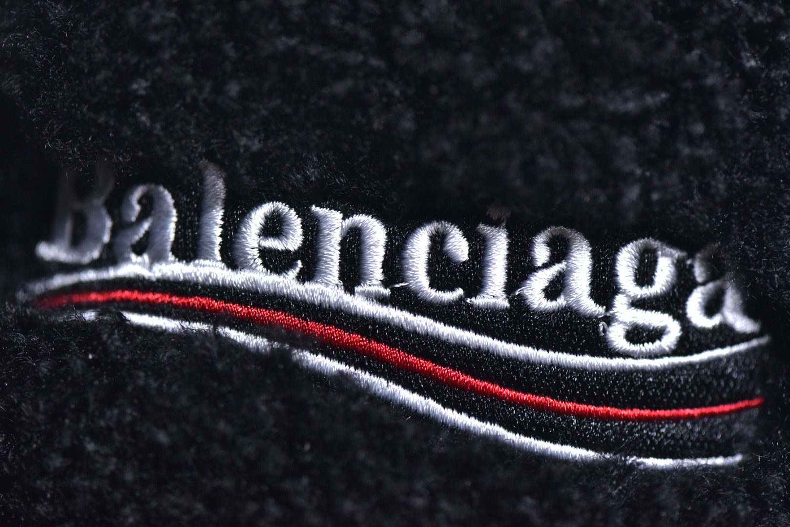 图片[9]-#Balenciaga 巴黎世家 2023顶级专柜 秋冬限定 巴黎世家羊毛毛拖拖鞋 巴黎时装周新款 小红书推荐 ➤ 原版开模 代购版本 ➤ 进口小羊毛 ➤ 原版字母拼色 ➤ 原版私膜发泡大底 ➤ 全套专柜包装 尺码：35 36 37 38 39 40 41 42 43 44 45-选品中心