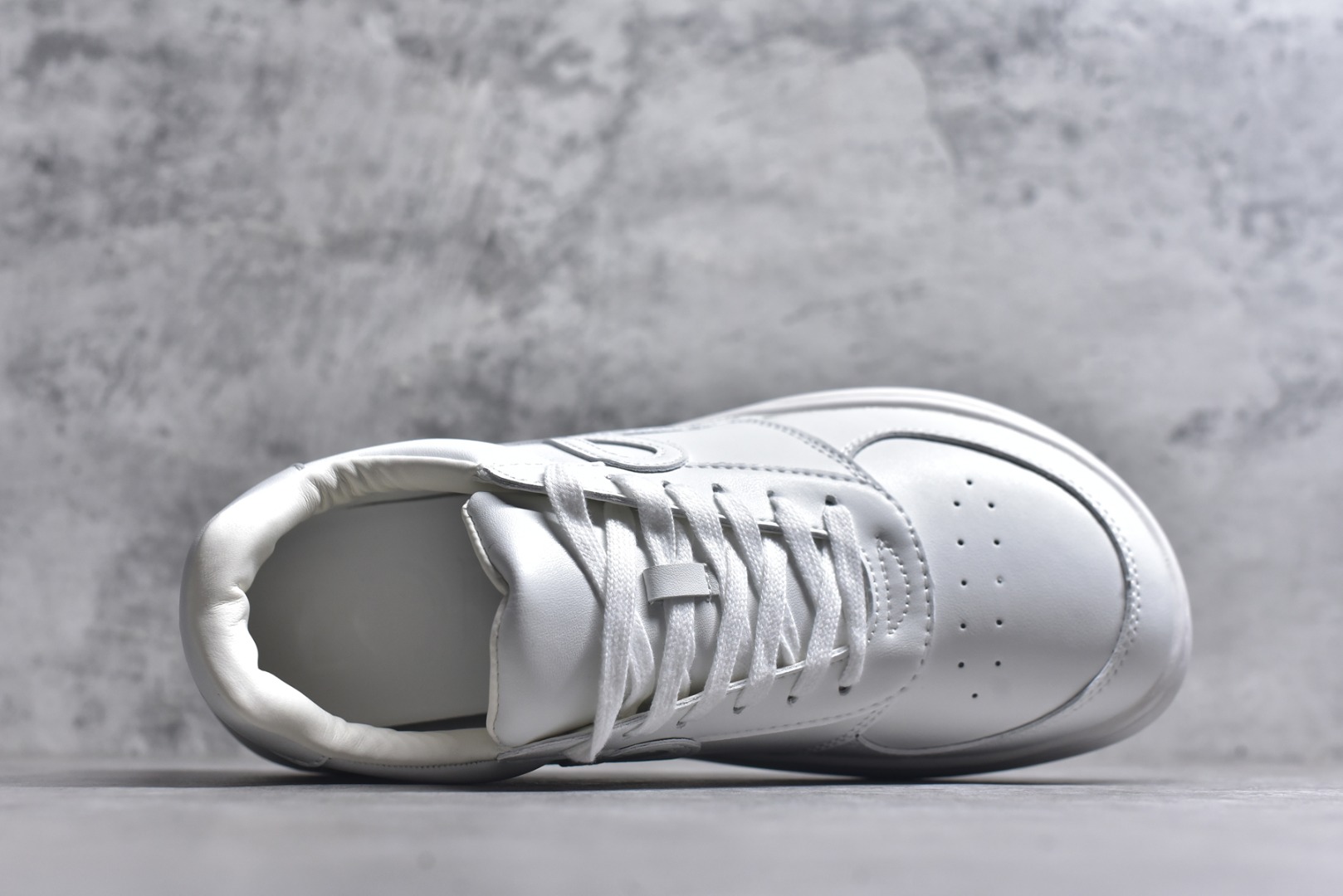 图片[4]-#罗意威LOEWE Ballet Runner 皮革 简约圆头小白鞋 系带 低帮板鞋 运动休闲鞋 尺码：35 36 37 38 39 40 41 42 43 44 45-选品中心