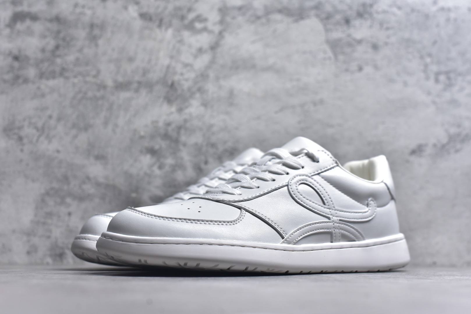 图片[2]-#罗意威LOEWE Ballet Runner 皮革 简约圆头小白鞋 系带 低帮板鞋 运动休闲鞋 尺码：35 36 37 38 39 40 41 42 43 44 45-选品中心