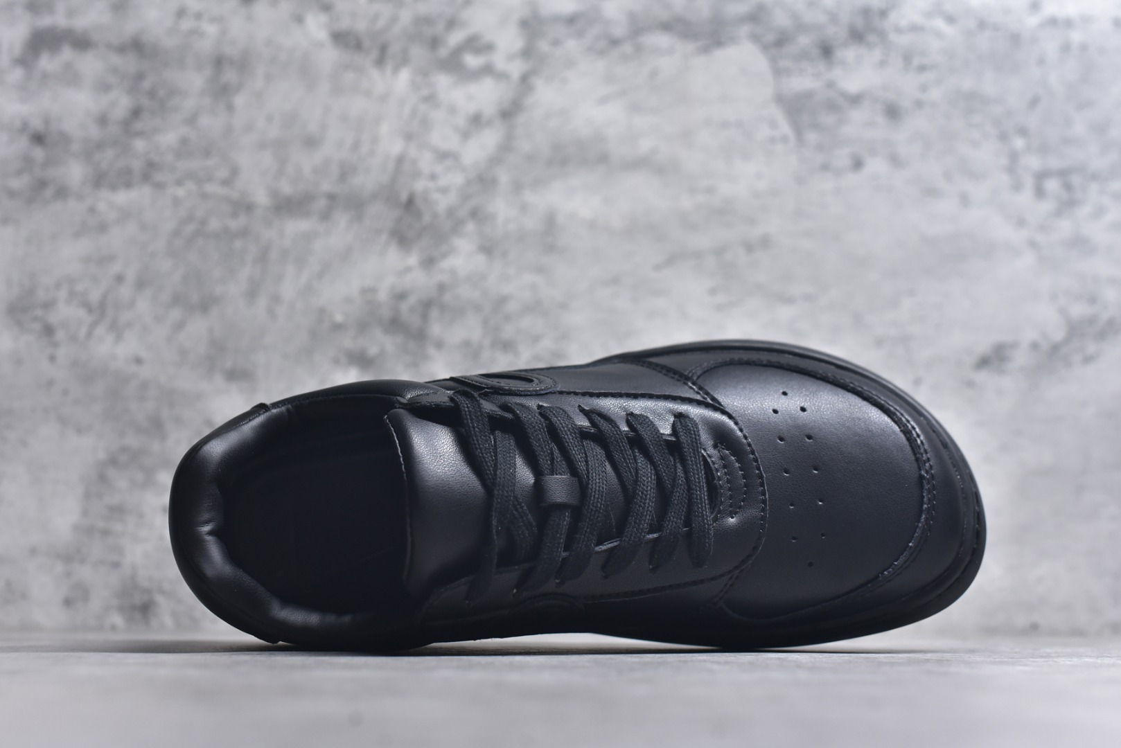 图片[4]-#罗意威LOEWE Ballet Runner 皮革 简约圆头小黑鞋 系带 低帮板鞋 运动休闲鞋 尺码：35 36 37 38 39 40 41 42 43 44 45-选品中心