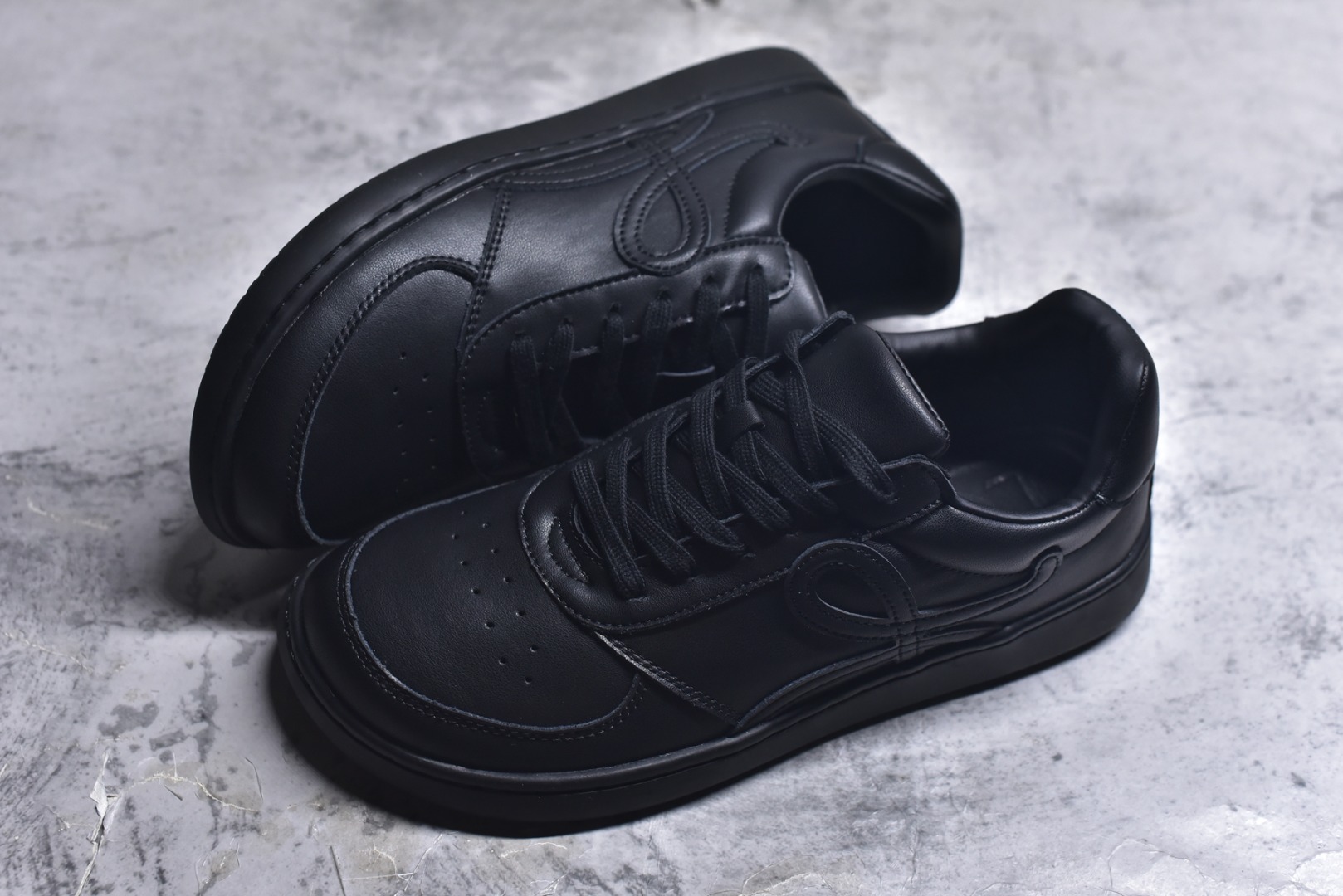 图片[7]-#罗意威LOEWE Ballet Runner 皮革 简约圆头小黑鞋 系带 低帮板鞋 运动休闲鞋 尺码：35 36 37 38 39 40 41 42 43 44 45-选品中心