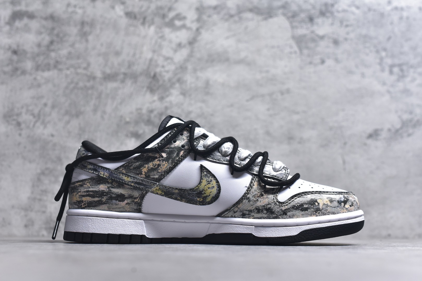 图片[3]-#NIKE DUNK LOW RETRO 绑带联名款 低帮休闲运动板鞋原装头层材料 用料绝不含糊 独家版型蒸餾加工帶來的是更好的视觉和脚感体验 清洁度 电绣工艺 皮料切割干净无任何毛边 细节完美 货号：HF5441 100 尺码：40-46（半）-选品中心