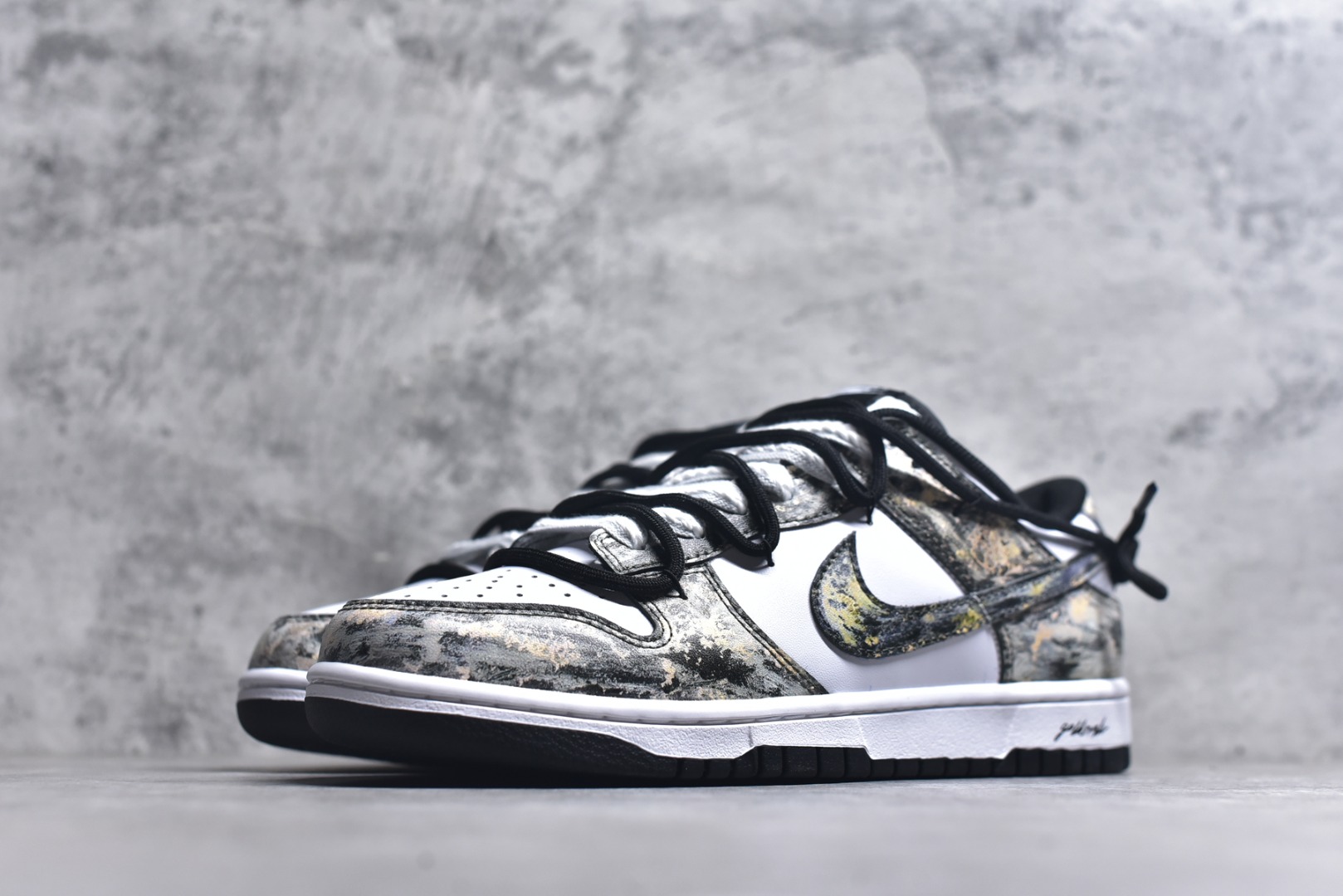 图片[2]-#NIKE DUNK LOW RETRO 绑带联名款 低帮休闲运动板鞋原装头层材料 用料绝不含糊 独家版型蒸餾加工帶來的是更好的视觉和脚感体验 清洁度 电绣工艺 皮料切割干净无任何毛边 细节完美 货号：HF5441 100 尺码：40-46（半）-选品中心