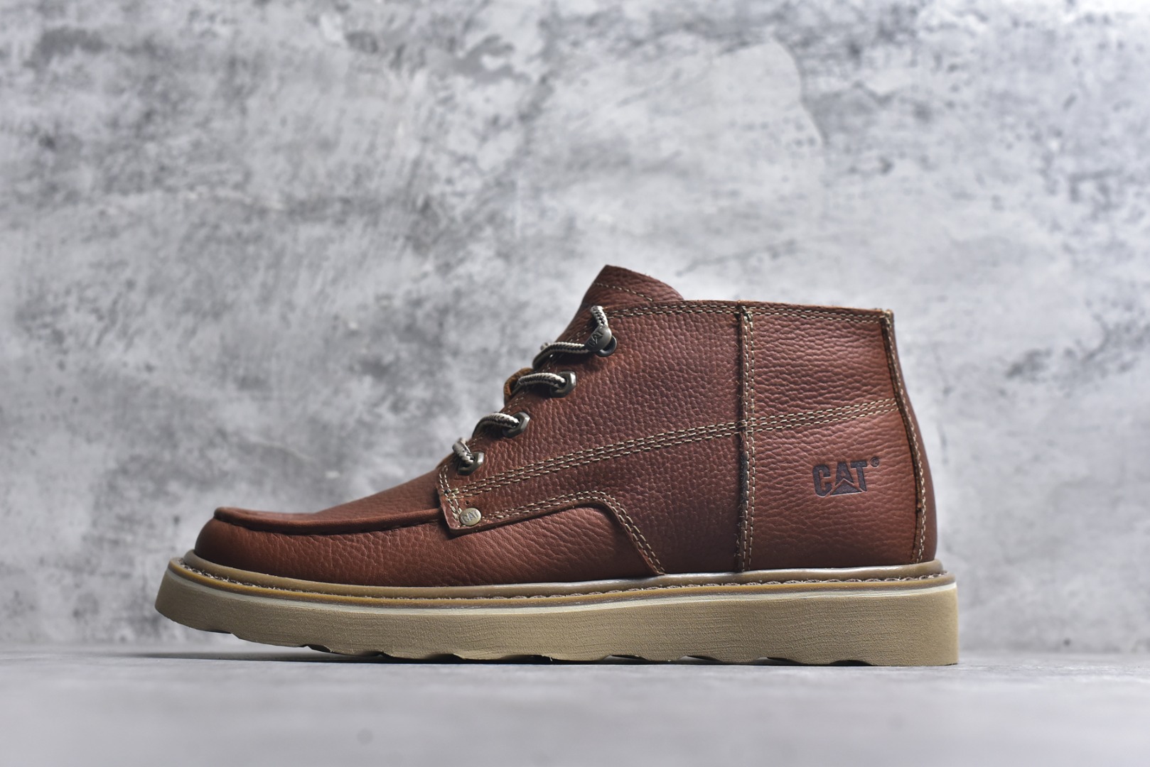 #2025ssCAT/卡特 硬汉推土机品牌 货号723603秋冬款 推土机二代户外工装靴天猫同款 原装渠道 重磅销量款来袭 纯正固特异工艺 专柜同步在售 同版型经典热销款 堪称正品复印机原盒防伪一应俱全 海淘平台渠道专供版本 固特异永不开胶 耐磨耐操 进口五金皮 原单皮料 进口橡胶大底 各处小细节可与正品对比 尺码：39-44（皮鞋码-选品中心