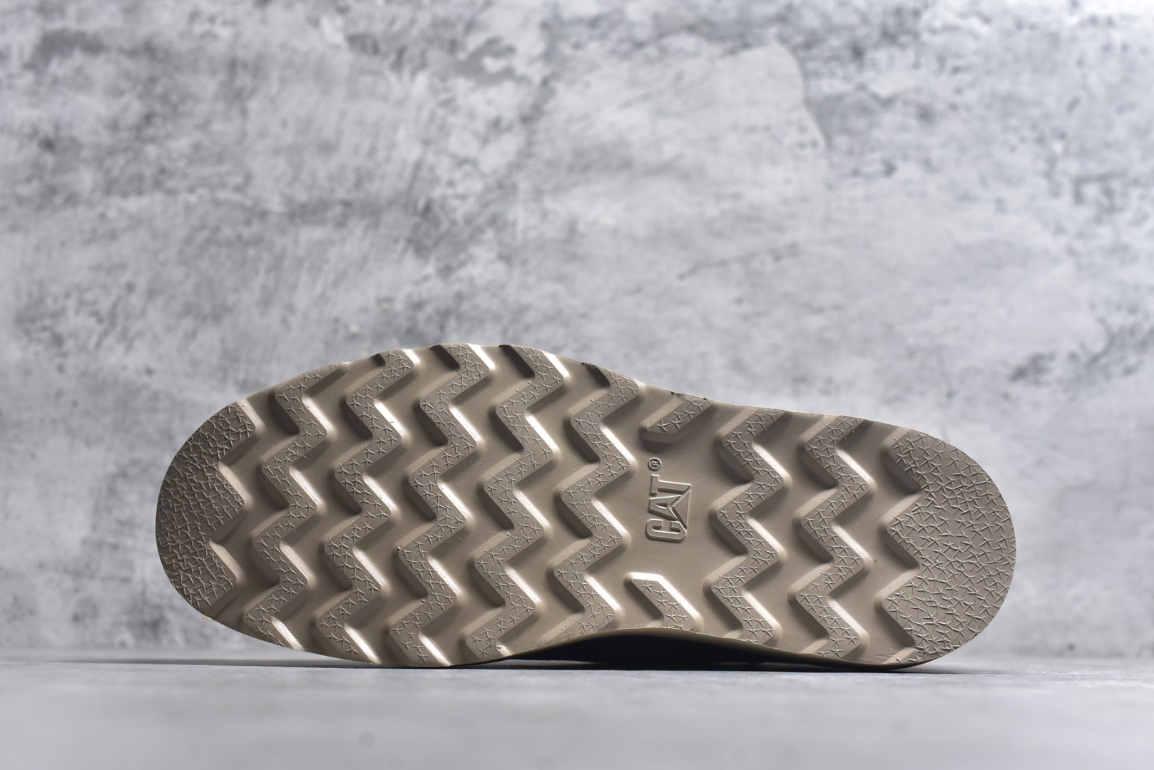 图片[6]-#2025ssCAT/卡特 硬汉推土机品牌 货号723603秋冬款 推土机二代户外工装靴天猫同款 原装渠道 重磅销量款来袭 纯正固特异工艺 专柜同步在售 同版型经典热销款 堪称正品复印机原盒防伪一应俱全 海淘平台渠道专供版本 固特异永不开胶 耐磨耐操 进口五金皮 原单皮料 进口橡胶大底 各处小细节可与正品对比 尺码：39-44（皮鞋码-选品中心