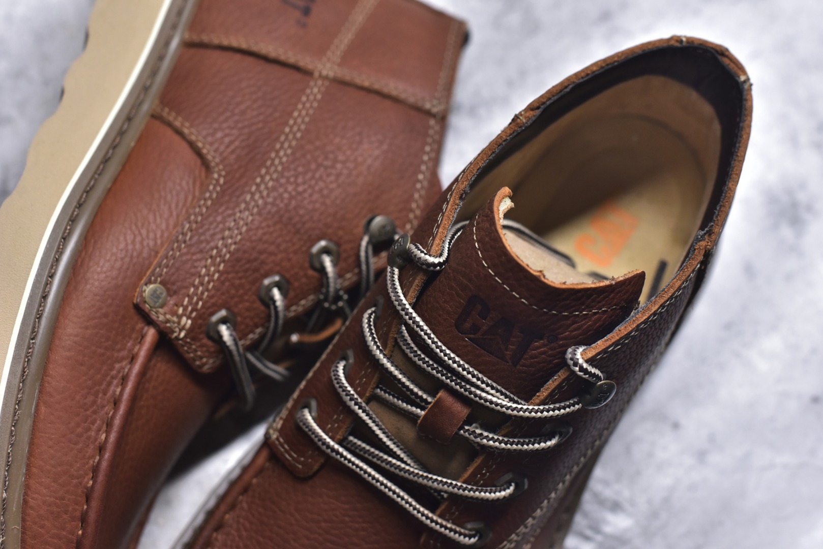 图片[9]-#2025ssCAT/卡特 硬汉推土机品牌 货号723603秋冬款 推土机二代户外工装靴天猫同款 原装渠道 重磅销量款来袭 纯正固特异工艺 专柜同步在售 同版型经典热销款 堪称正品复印机原盒防伪一应俱全 海淘平台渠道专供版本 固特异永不开胶 耐磨耐操 进口五金皮 原单皮料 进口橡胶大底 各处小细节可与正品对比 尺码：39-44（皮鞋码-选品中心