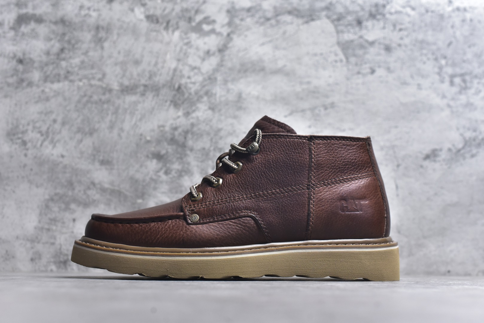 # 2025ssCAT/卡特 硬汉推土机品牌 货号723603秋冬款 推土机二代户外工装靴天猫同款 原装渠道 重磅销量款来袭 纯正固特异工艺 专柜同步在售 同版型经典热销款 堪称正品复印机原盒防伪一应俱全 海淘平台渠道专供版本 固特异永不开胶 耐磨耐操 进口五金皮 原单皮料 进口橡胶大底 各处小细节可与正品对比 尺码：39-44（皮鞋码）-选品中心