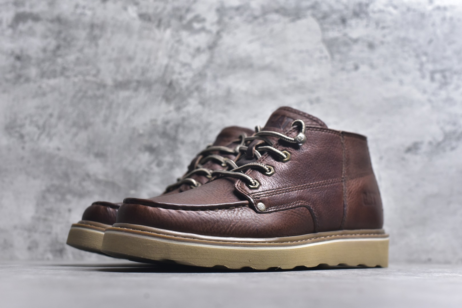 图片[2]-# 2025ssCAT/卡特 硬汉推土机品牌 货号723603秋冬款 推土机二代户外工装靴天猫同款 原装渠道 重磅销量款来袭 纯正固特异工艺 专柜同步在售 同版型经典热销款 堪称正品复印机原盒防伪一应俱全 海淘平台渠道专供版本 固特异永不开胶 耐磨耐操 进口五金皮 原单皮料 进口橡胶大底 各处小细节可与正品对比 尺码：39-44（皮鞋码）-选品中心