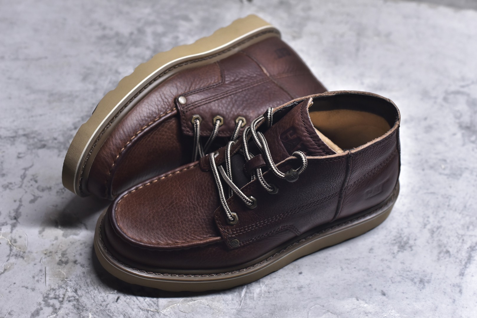 图片[7]-# 2025ssCAT/卡特 硬汉推土机品牌 货号723603秋冬款 推土机二代户外工装靴天猫同款 原装渠道 重磅销量款来袭 纯正固特异工艺 专柜同步在售 同版型经典热销款 堪称正品复印机原盒防伪一应俱全 海淘平台渠道专供版本 固特异永不开胶 耐磨耐操 进口五金皮 原单皮料 进口橡胶大底 各处小细节可与正品对比 尺码：39-44（皮鞋码）-选品中心