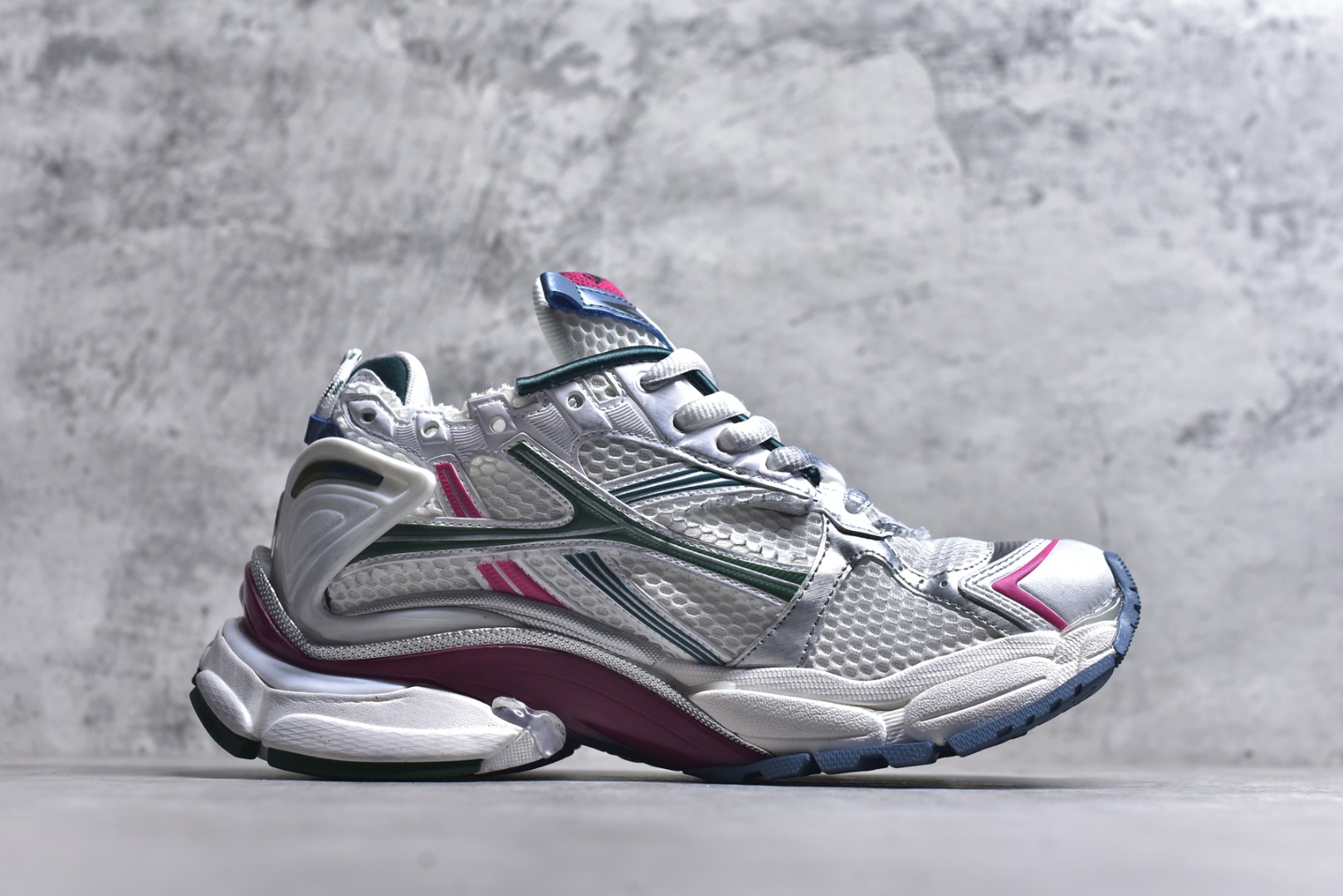 图片[3]-#男女鞋原版一致配件防尘袋及附送鞋带#全部采用原档案原楦数据开发#1：1比例克重#原装欧索莱环保去臭环型鞋垫#市面最为正确东莞代工原底部❗又是熟悉的复古解构,高奢品牌-巴黎世家BALENCIAGA Runner Sneaker\”Dark Grey/Black/Silver\”2.0慢跑系列低帮复古野跑潮流姥爹风百搭休闲运动慢跑鞋 货号：772767 W3RMU 9934 尺码：35-46-选品中心