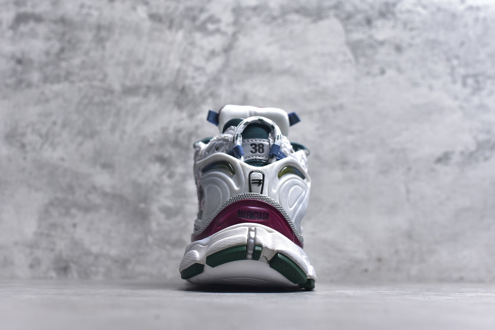 图片[5]-#男女鞋原版一致配件防尘袋及附送鞋带#全部采用原档案原楦数据开发#1：1比例克重#原装欧索莱环保去臭环型鞋垫#市面最为正确东莞代工原底部❗又是熟悉的复古解构,高奢品牌-巴黎世家BALENCIAGA Runner Sneaker\”Dark Grey/Black/Silver\”2.0慢跑系列低帮复古野跑潮流姥爹风百搭休闲运动慢跑鞋 货号：772767 W3RMU 9934 尺码：35-46-选品中心