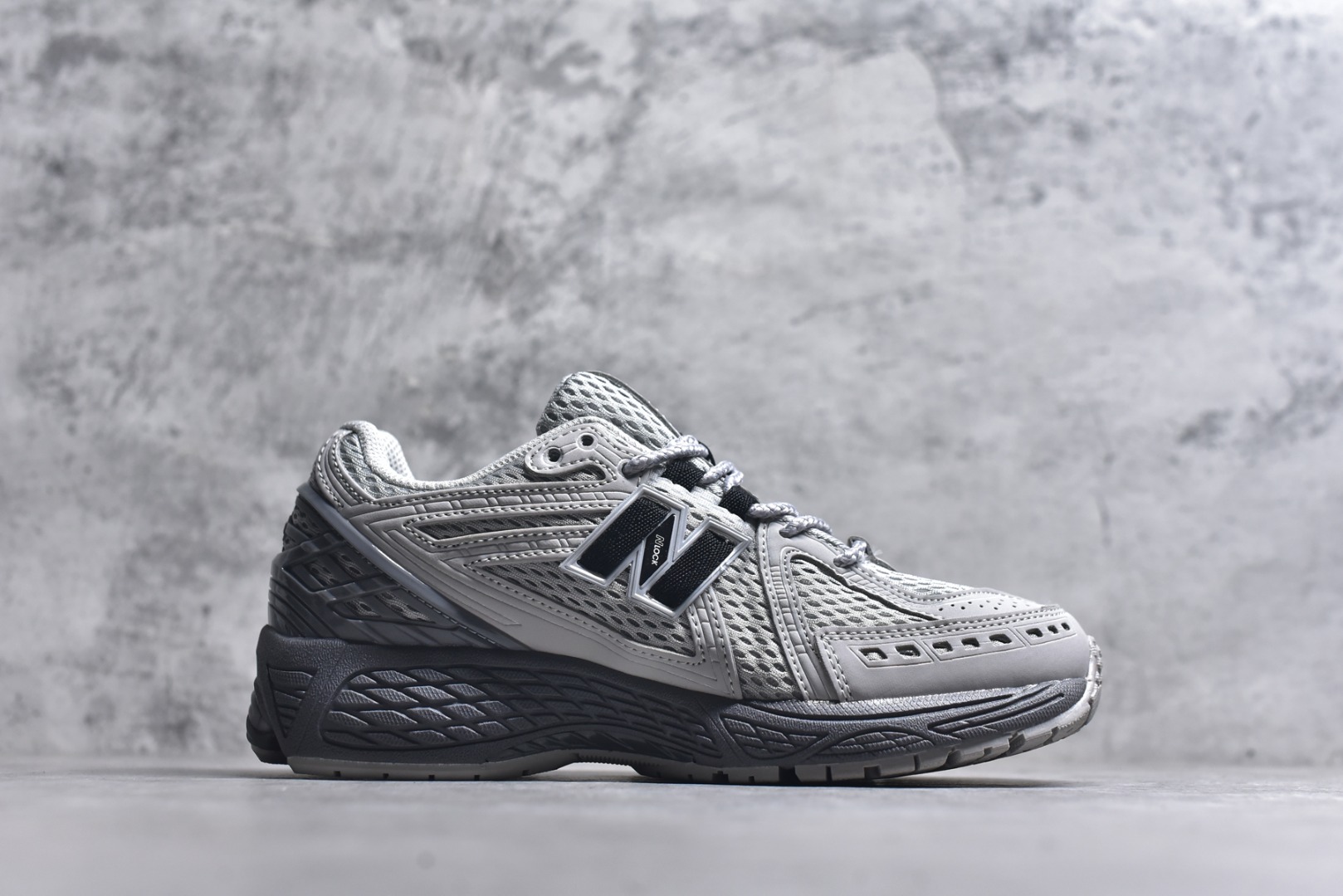 图片[3]-# New Balance 1906系列复古老爹风休闲运动慢跑鞋 U1906ROA #采用轻质牛剖革拼接透气网眼衬垫织物鞋面材质 T-Beam大底提供足步弓支撑，保持步态稳定 后跟搭载外露缓震胶 尺码：36 37 37.5 38 38.5 39 40 40.5 41 42 42.5 43 44 44.5 45-选品中心