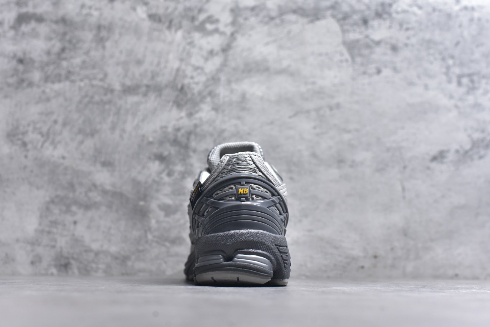 图片[5]-# New Balance 1906系列复古老爹风休闲运动慢跑鞋 U1906ROA #采用轻质牛剖革拼接透气网眼衬垫织物鞋面材质 T-Beam大底提供足步弓支撑，保持步态稳定 后跟搭载外露缓震胶 尺码：36 37 37.5 38 38.5 39 40 40.5 41 42 42.5 43 44 44.5 45-选品中心