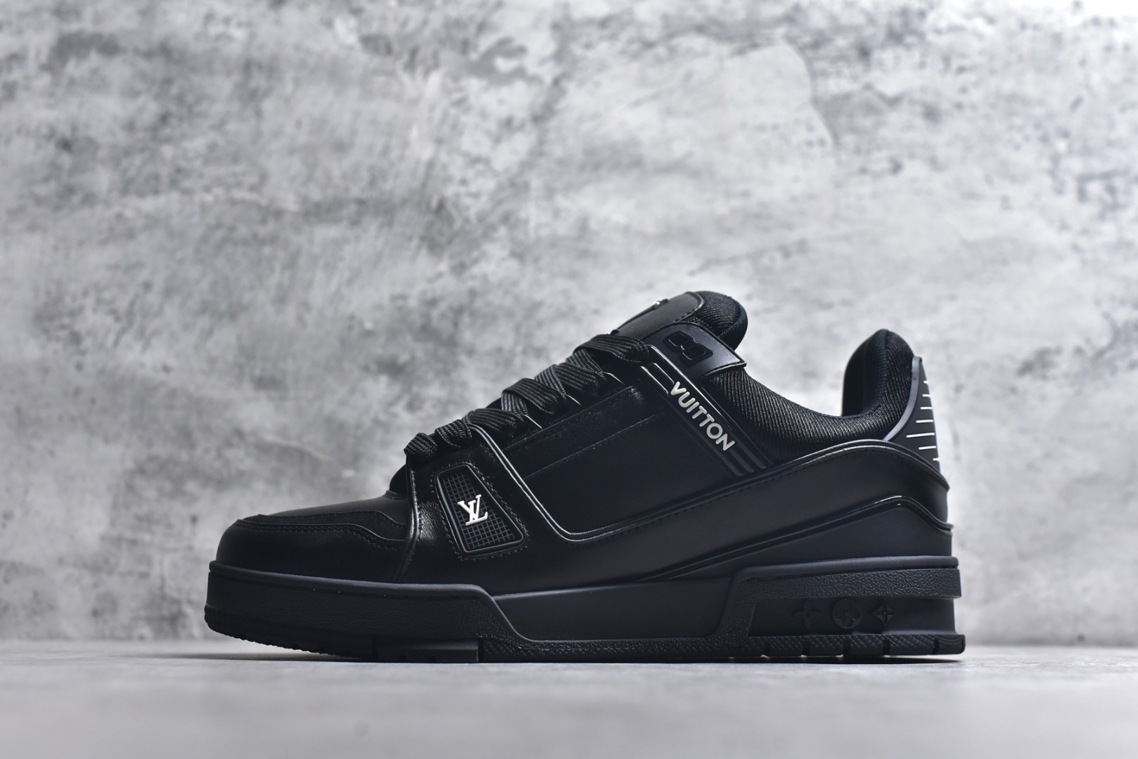 #AM-甄选 碾压市场7××版本 独家𝑻𝒓𝒂𝒊𝒏𝒆𝒓 现货入库💪🏻 救市品质 走量拉新神器 独家高定版最强平替 价格优势碾压市场 救市批次 高端零售 外贸专供 原版购入开发 正确空胶工艺 ZP级全套包装 完美楦型 正确卡色 大底TPU 质感媲美原版 细节与原版一致 注意区分市面通货 比肩高定 尺码：39-46-选品中心