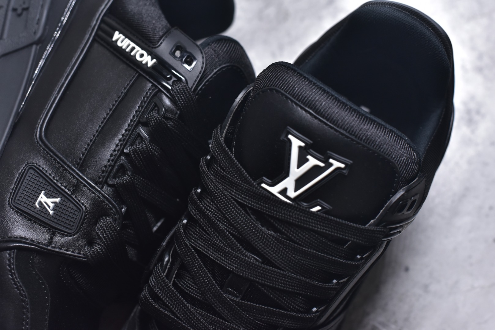 图片[9]-#AM-甄选 碾压市场7××版本 独家𝑻𝒓𝒂𝒊𝒏𝒆𝒓 现货入库💪🏻 救市品质 走量拉新神器 独家高定版最强平替 价格优势碾压市场 救市批次 高端零售 外贸专供 原版购入开发 正确空胶工艺 ZP级全套包装 完美楦型 正确卡色 大底TPU 质感媲美原版 细节与原版一致 注意区分市面通货 比肩高定 尺码：39-46-选品中心