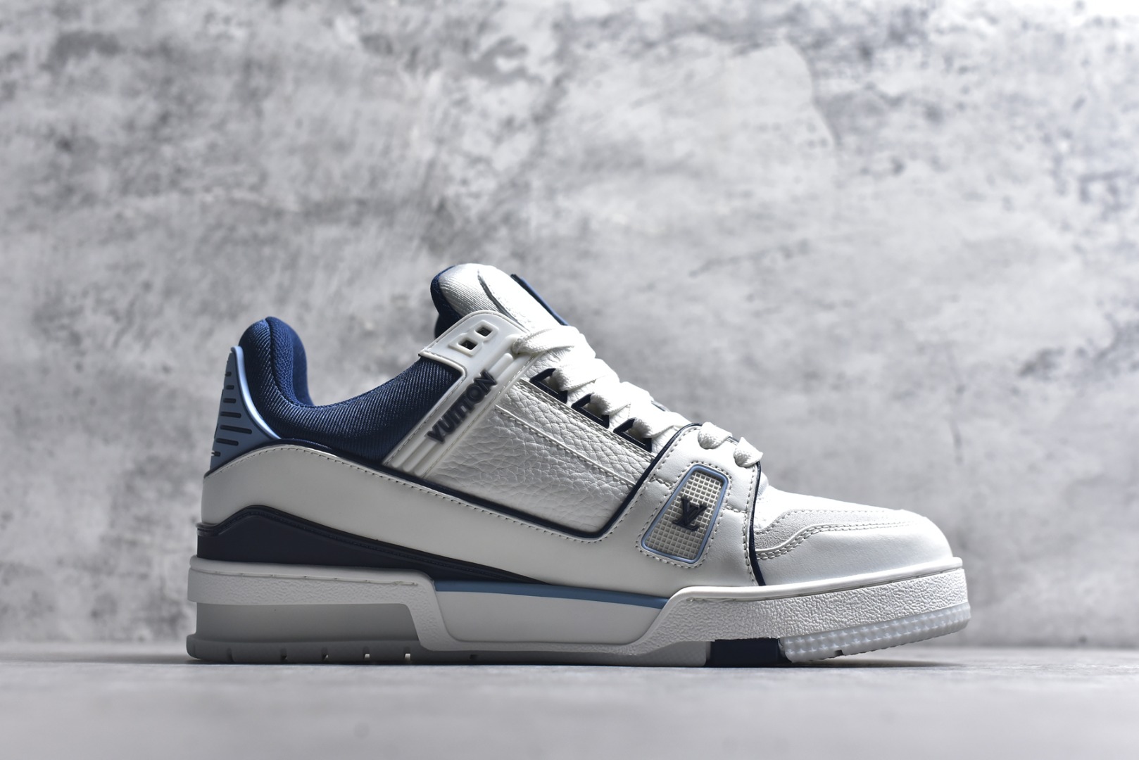 图片[3]-#AM-甄选 碾压市场7××版本 独家𝑻𝒓𝒂𝒊𝒏𝒆𝒓 现货入库💪🏻 救市品质 走量拉新神器 独家高定版最强平替 价格优势碾压市场 救市批次 高端零售 外贸专供 原版购入开发 正确空胶工艺 ZP级全套包装 完美楦型 正确卡色 大底TPU 质感媲美原版 细节与原版一致 注意区分市面通货 比肩高定 尺码：39-46-选品中心