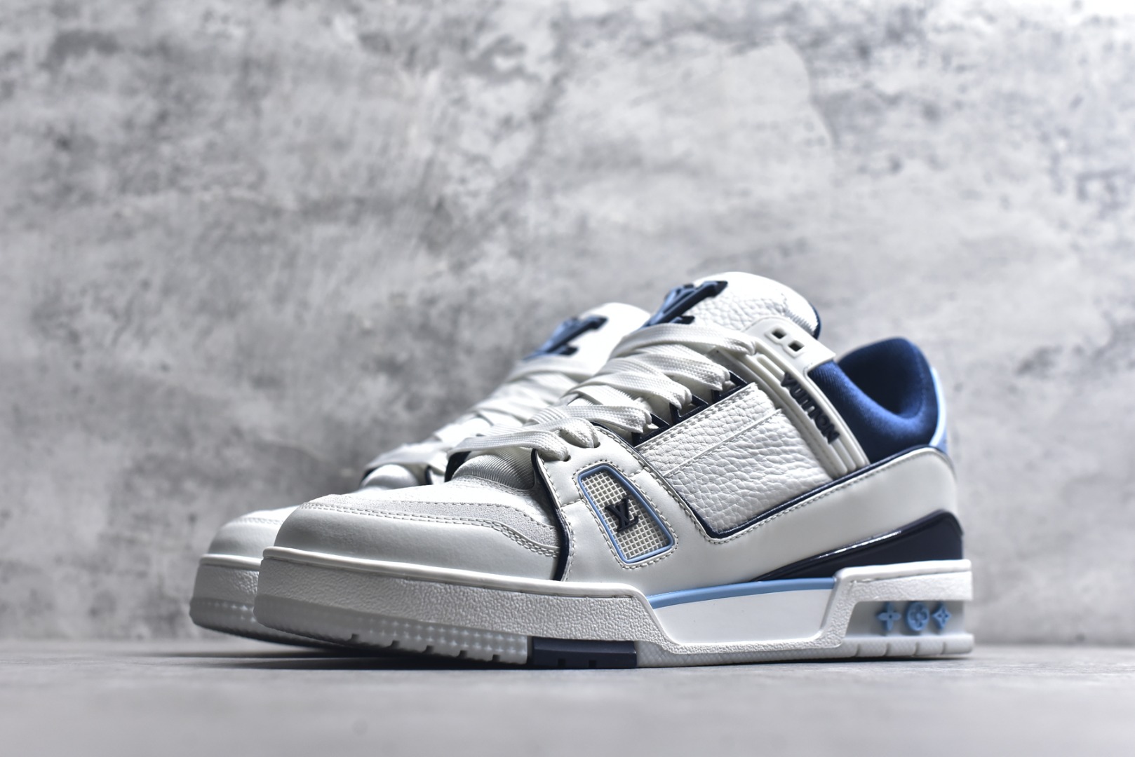 图片[2]-#AM-甄选 碾压市场7××版本 独家𝑻𝒓𝒂𝒊𝒏𝒆𝒓 现货入库💪🏻 救市品质 走量拉新神器 独家高定版最强平替 价格优势碾压市场 救市批次 高端零售 外贸专供 原版购入开发 正确空胶工艺 ZP级全套包装 完美楦型 正确卡色 大底TPU 质感媲美原版 细节与原版一致 注意区分市面通货 比肩高定 尺码：39-46-选品中心