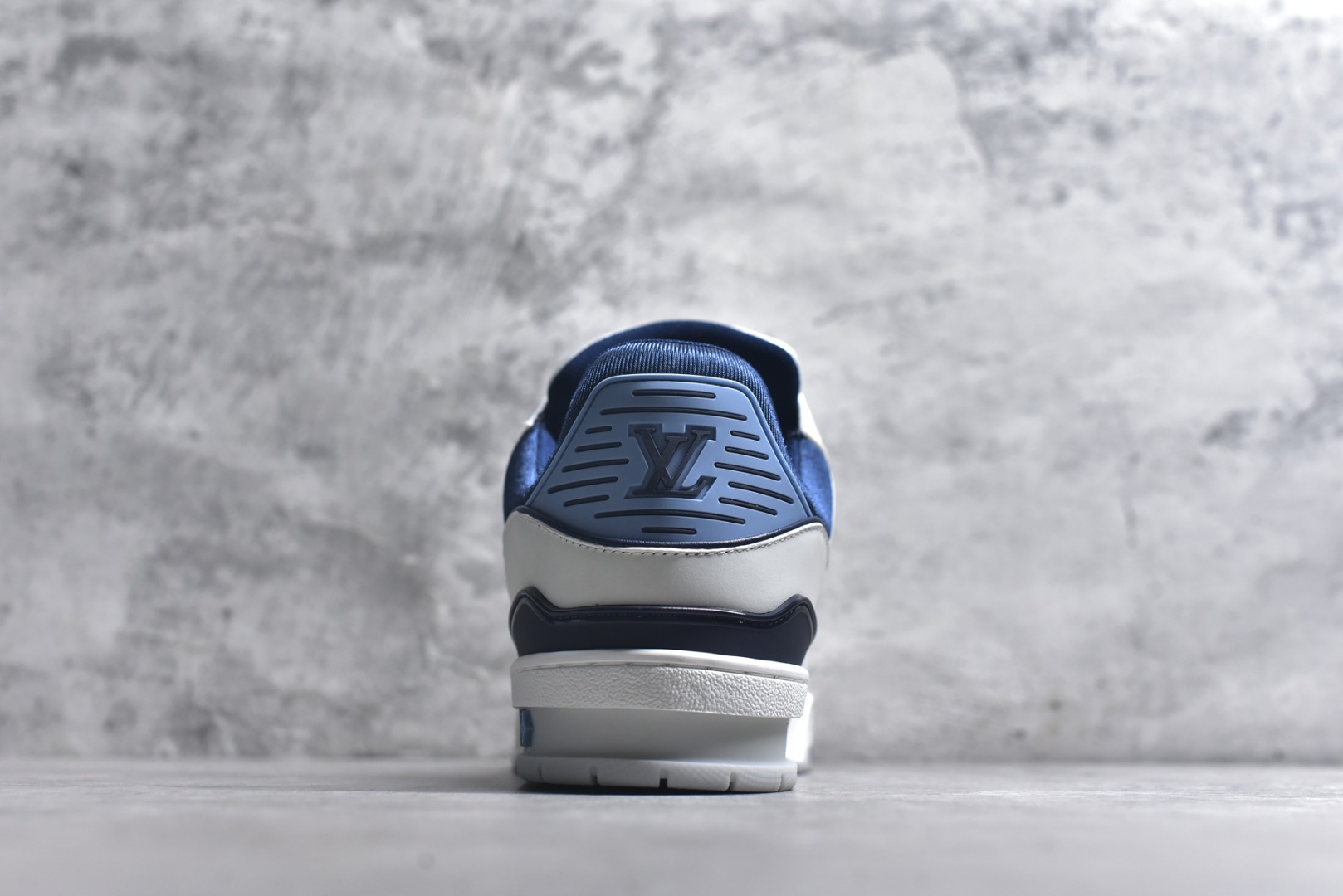 图片[5]-#AM-甄选 碾压市场7××版本 独家𝑻𝒓𝒂𝒊𝒏𝒆𝒓 现货入库💪🏻 救市品质 走量拉新神器 独家高定版最强平替 价格优势碾压市场 救市批次 高端零售 外贸专供 原版购入开发 正确空胶工艺 ZP级全套包装 完美楦型 正确卡色 大底TPU 质感媲美原版 细节与原版一致 注意区分市面通货 比肩高定 尺码：39-46-选品中心