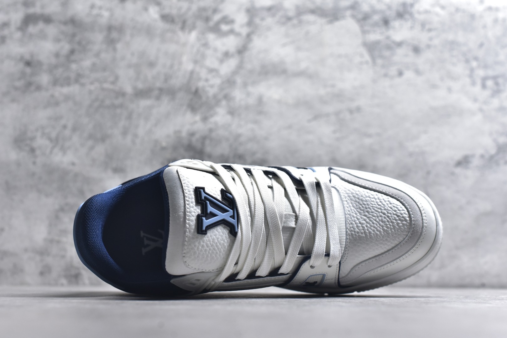 图片[4]-#AM-甄选 碾压市场7××版本 独家𝑻𝒓𝒂𝒊𝒏𝒆𝒓 现货入库💪🏻 救市品质 走量拉新神器 独家高定版最强平替 价格优势碾压市场 救市批次 高端零售 外贸专供 原版购入开发 正确空胶工艺 ZP级全套包装 完美楦型 正确卡色 大底TPU 质感媲美原版 细节与原版一致 注意区分市面通货 比肩高定 尺码：39-46-选品中心