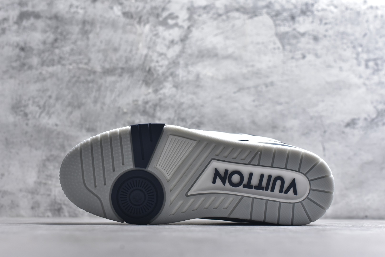 图片[6]-#AM-甄选 碾压市场7××版本 独家𝑻𝒓𝒂𝒊𝒏𝒆𝒓 现货入库💪🏻 救市品质 走量拉新神器 独家高定版最强平替 价格优势碾压市场 救市批次 高端零售 外贸专供 原版购入开发 正确空胶工艺 ZP级全套包装 完美楦型 正确卡色 大底TPU 质感媲美原版 细节与原版一致 注意区分市面通货 比肩高定 尺码：39-46-选品中心