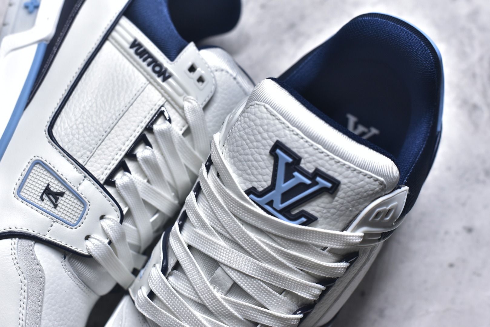 图片[9]-#AM-甄选 碾压市场7××版本 独家𝑻𝒓𝒂𝒊𝒏𝒆𝒓 现货入库💪🏻 救市品质 走量拉新神器 独家高定版最强平替 价格优势碾压市场 救市批次 高端零售 外贸专供 原版购入开发 正确空胶工艺 ZP级全套包装 完美楦型 正确卡色 大底TPU 质感媲美原版 细节与原版一致 注意区分市面通货 比肩高定 尺码：39-46-选品中心