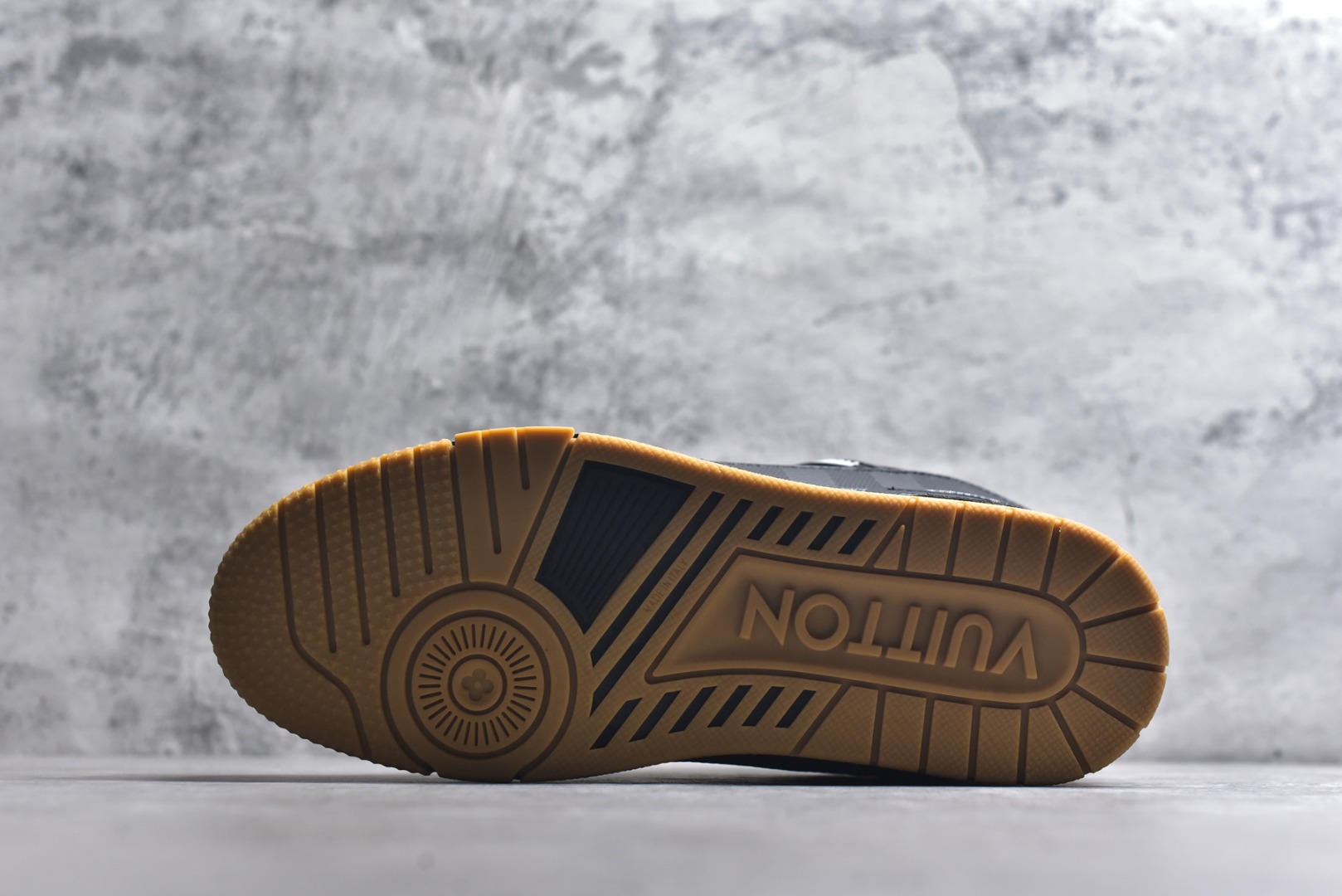 图片[6]-#AM-甄选 碾压市场7××版本 独家𝑻𝒓𝒂𝒊𝒏𝒆𝒓 现货入库💪🏻 救市品质 走量拉新神器 独家高定版最强平替 价格优势碾压市场 救市批次 高端零售 外贸专供 原版购入开发 正确空胶工艺 ZP级全套包装 完美楦型 正确卡色 大底TPU 质感媲美原版 细节与原版一致 注意区分市面通货 比肩高定 尺码：39-46-选品中心