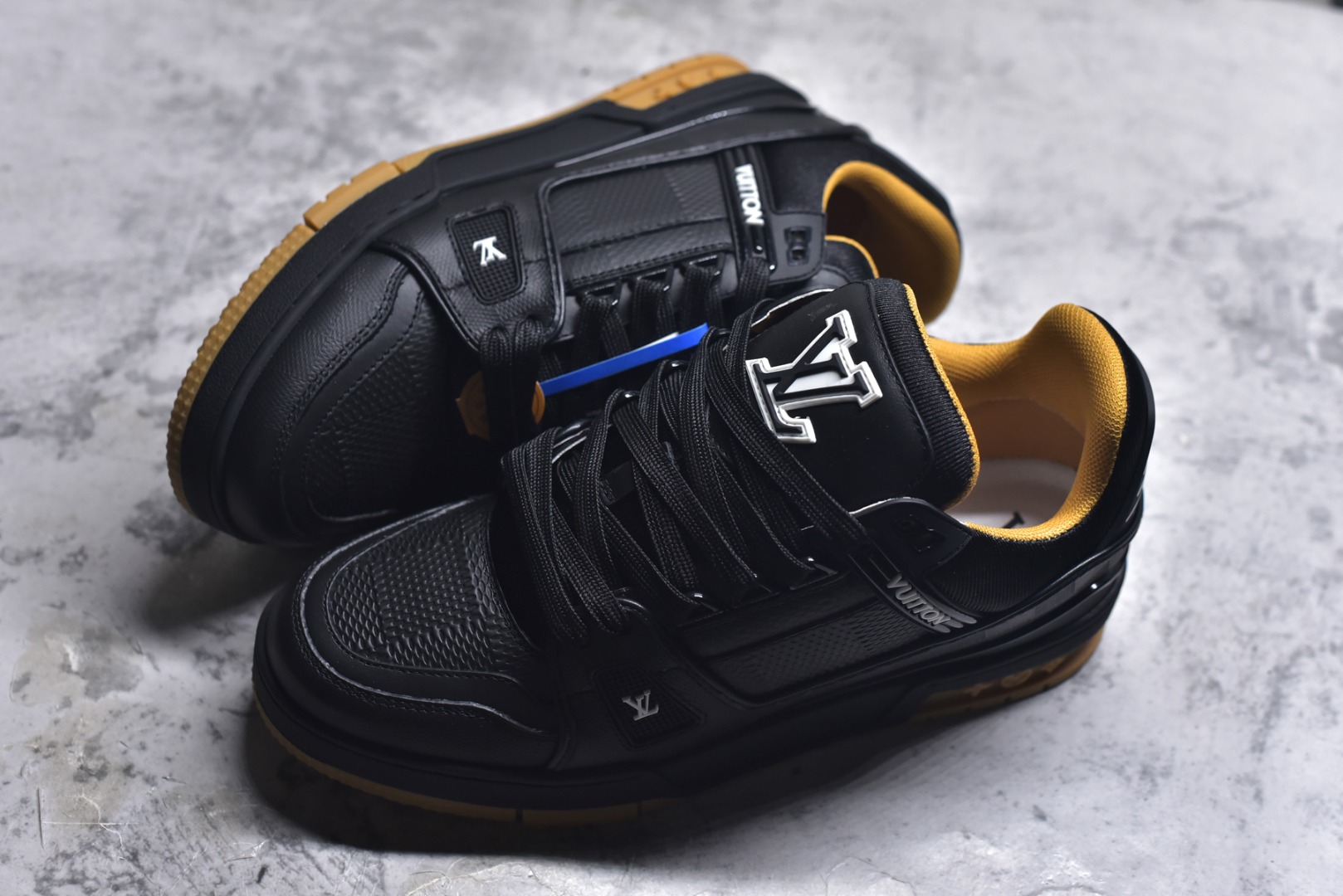 图片[7]-#AM-甄选 碾压市场7××版本 独家𝑻𝒓𝒂𝒊𝒏𝒆𝒓 现货入库💪🏻 救市品质 走量拉新神器 独家高定版最强平替 价格优势碾压市场 救市批次 高端零售 外贸专供 原版购入开发 正确空胶工艺 ZP级全套包装 完美楦型 正确卡色 大底TPU 质感媲美原版 细节与原版一致 注意区分市面通货 比肩高定 尺码：39-46-选品中心