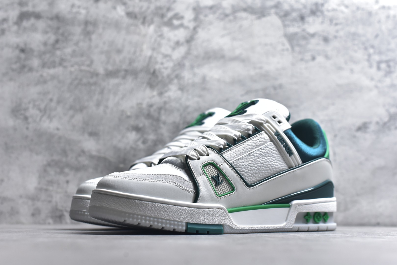 图片[2]-#AM-甄选 碾压市场7××版本 独家𝑻𝒓𝒂𝒊𝒏𝒆𝒓 现货入库💪🏻 救市品质 走量拉新神器 独家高定版最强平替 价格优势碾压市场 救市批次 高端零售 外贸专供 原版购入开发 正确空胶工艺 ZP级全套包装 完美楦型 正确卡色 大底TPU 质感媲美原版 细节与原版一致 注意区分市面通货 比肩高定 尺码：39-46-选品中心