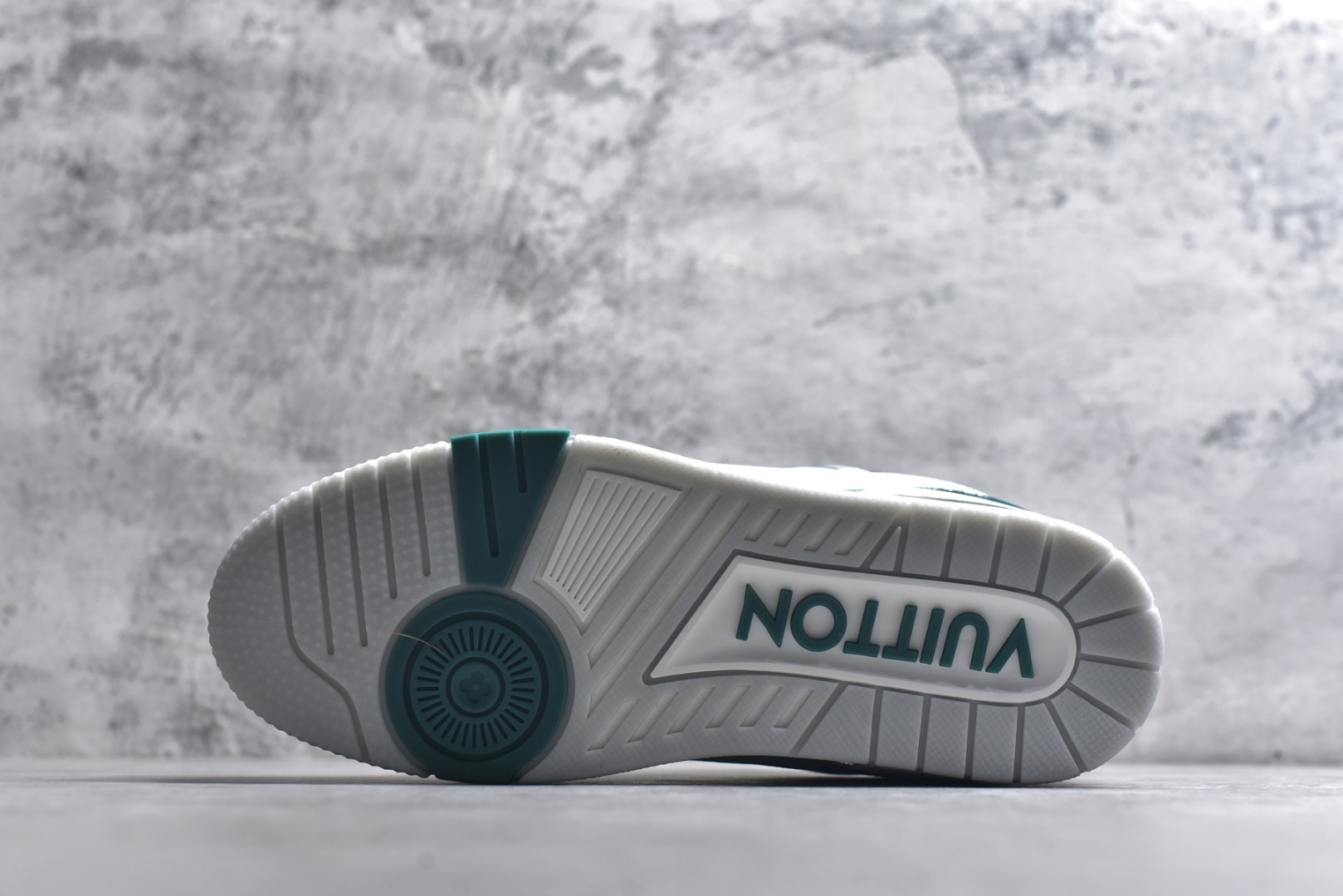 图片[6]-#AM-甄选 碾压市场7××版本 独家𝑻𝒓𝒂𝒊𝒏𝒆𝒓 现货入库💪🏻 救市品质 走量拉新神器 独家高定版最强平替 价格优势碾压市场 救市批次 高端零售 外贸专供 原版购入开发 正确空胶工艺 ZP级全套包装 完美楦型 正确卡色 大底TPU 质感媲美原版 细节与原版一致 注意区分市面通货 比肩高定 尺码：39-46-选品中心