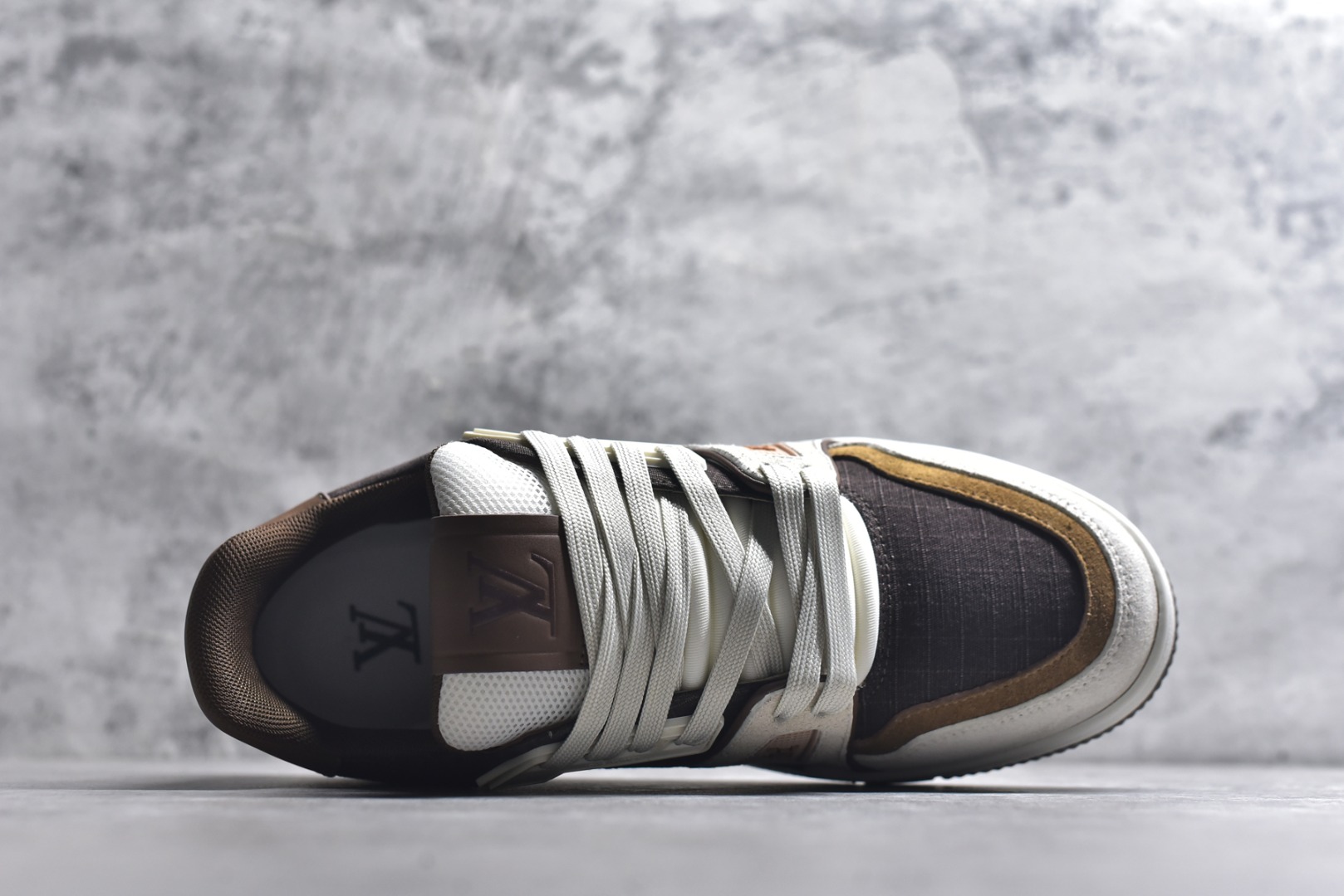 图片[4]-#AM-甄选 碾压市场7××版本 独家𝑻𝒓𝒂𝒊𝒏𝒆𝒓 现货入库💪🏻 救市品质 走量拉新神器 独家高定版最强平替 价格优势碾压市场 救市批次 高端零售 外贸专供 原版购入开发 正确空胶工艺 ZP级全套包装 完美楦型 正确卡色 大底TPU 质感媲美原版 细节与原版一致 注意区分市面通货 比肩高定 尺码：35-46-选品中心