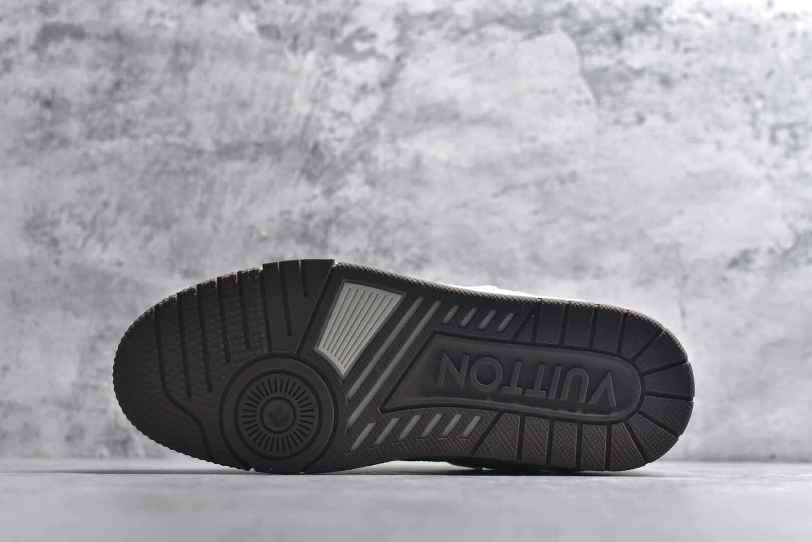 图片[6]-#AM-甄选 碾压市场7××版本 独家𝑻𝒓𝒂𝒊𝒏𝒆𝒓 现货入库💪🏻 救市品质 走量拉新神器 独家高定版最强平替 价格优势碾压市场 救市批次 高端零售 外贸专供 原版购入开发 正确空胶工艺 ZP级全套包装 完美楦型 正确卡色 大底TPU 质感媲美原版 细节与原版一致 注意区分市面通货 比肩高定 尺码：35-46-选品中心