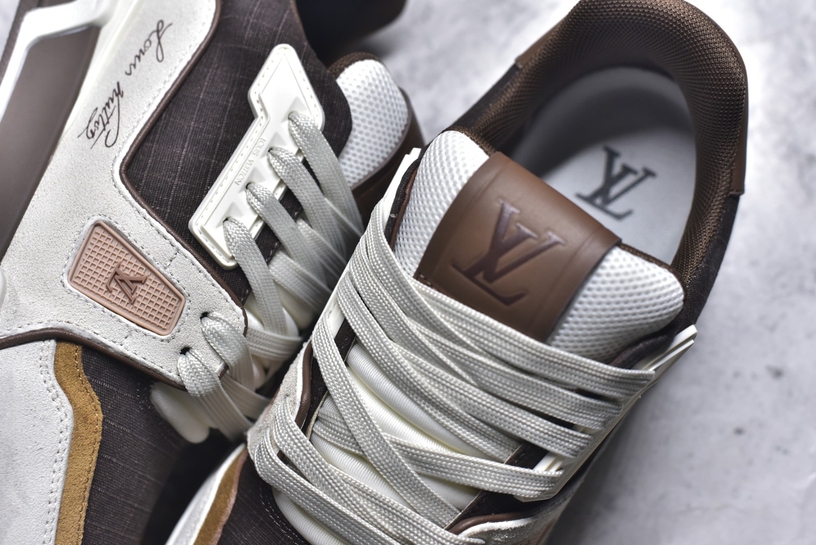 图片[9]-#AM-甄选 碾压市场7××版本 独家𝑻𝒓𝒂𝒊𝒏𝒆𝒓 现货入库💪🏻 救市品质 走量拉新神器 独家高定版最强平替 价格优势碾压市场 救市批次 高端零售 外贸专供 原版购入开发 正确空胶工艺 ZP级全套包装 完美楦型 正确卡色 大底TPU 质感媲美原版 细节与原版一致 注意区分市面通货 比肩高定 尺码：35-46-选品中心