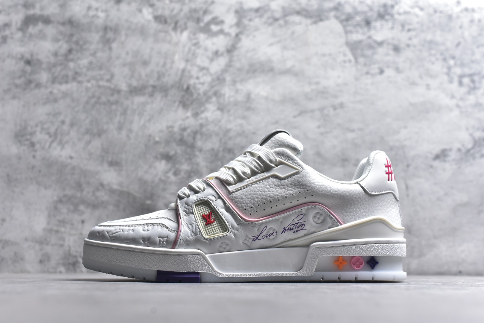 #AM-甄选 碾压市场7××版本 独家𝑻𝒓𝒂𝒊𝒏𝒆𝒓 现货入库💪🏻 救市品质 走量拉新神器 独家高定版最强平替 价格优势碾压市场 救市批次 高端零售 外贸专供 原版购入开发 正确空胶工艺 ZP级全套包装 完美楦型 正确卡色 大底TPU 质感媲美原版 细节与原版一致 注意区分市面通货 比肩高定 尺码：39-46-选品中心