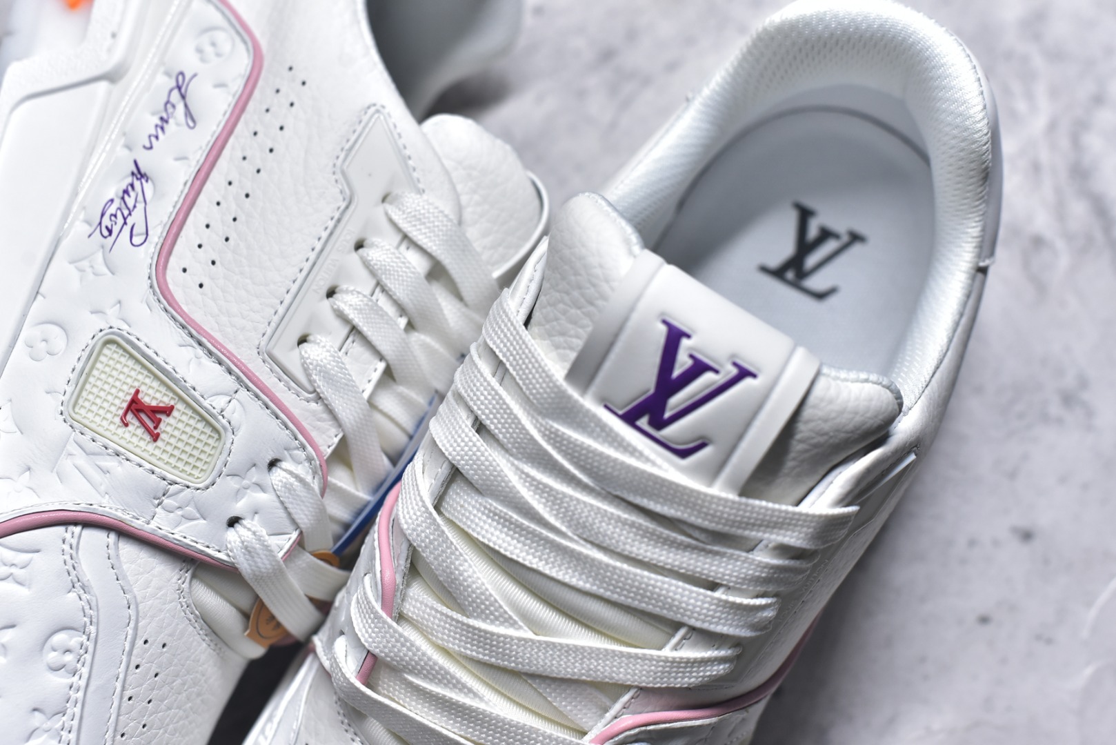 图片[9]-#AM-甄选 碾压市场7××版本 独家𝑻𝒓𝒂𝒊𝒏𝒆𝒓 现货入库💪🏻 救市品质 走量拉新神器 独家高定版最强平替 价格优势碾压市场 救市批次 高端零售 外贸专供 原版购入开发 正确空胶工艺 ZP级全套包装 完美楦型 正确卡色 大底TPU 质感媲美原版 细节与原版一致 注意区分市面通货 比肩高定 尺码：39-46-选品中心