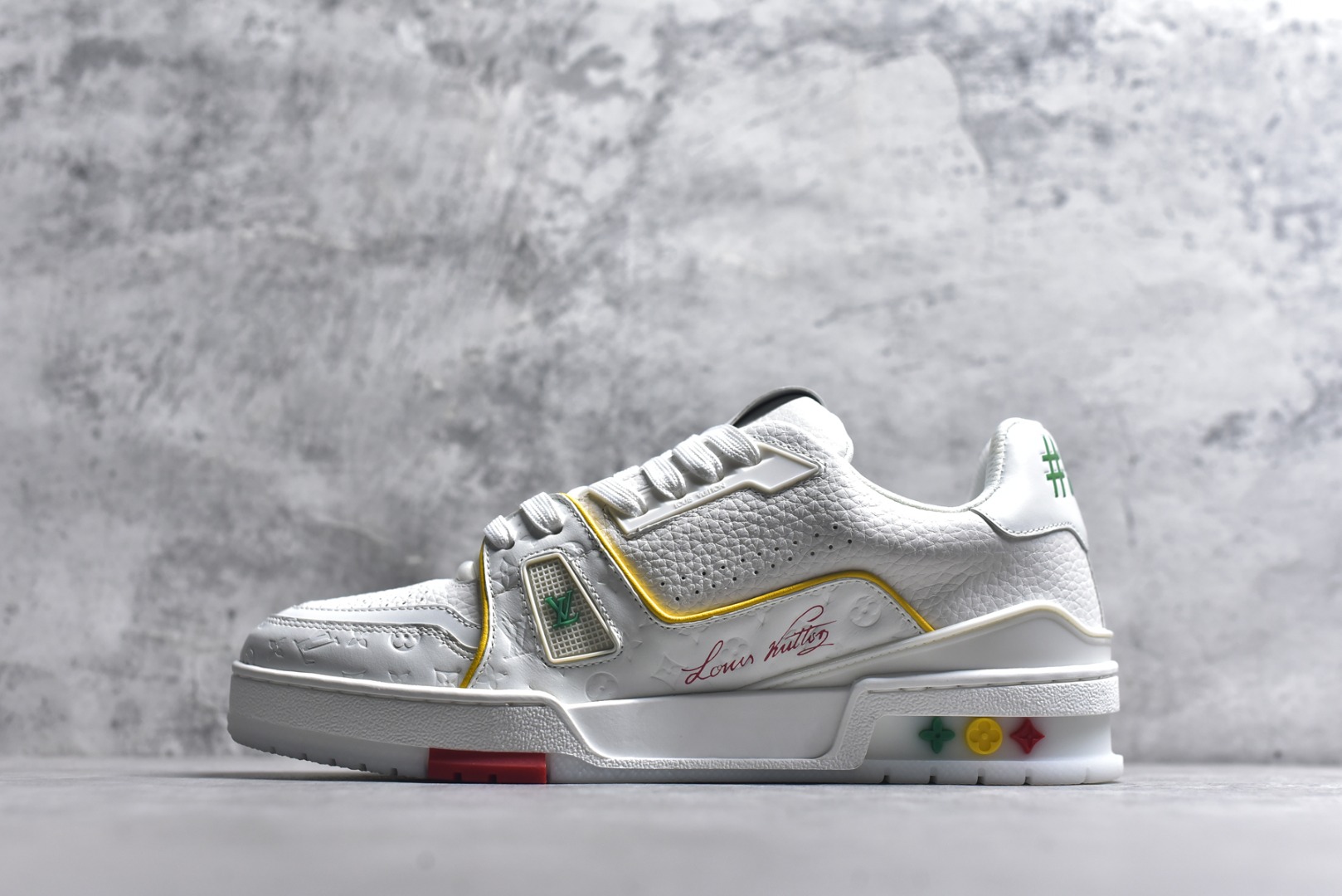 #AM-甄选 碾压市场7××版本 独家𝑻𝒓𝒂𝒊𝒏𝒆𝒓 现货入库💪🏻 救市品质 走量拉新神器 独家高定版最强平替 价格优势碾压市场 救市批次 高端零售 外贸专供 原版购入开发 正确空胶工艺 ZP级全套包装 完美楦型 正确卡色 大底TPU 质感媲美原版 细节与原版一致 注意区分市面通货 比肩高定 尺码：39-46-选品中心