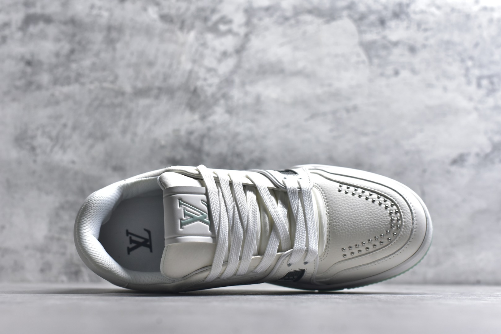 图片[4]-#AM-甄选 碾压市场7××版本 独家𝑻𝒓𝒂𝒊𝒏𝒆𝒓 现货入库💪🏻 救市品质 走量拉新神器 独家高定版最强平替 价格优势碾压市场 救市批次 高端零售 外贸专供 原版购入开发 正确空胶工艺 ZP级全套包装 完美楦型 正确卡色 大底TPU 质感媲美原版 细节与原版一致 注意区分市面通货 比肩高定 尺码：39-46-选品中心