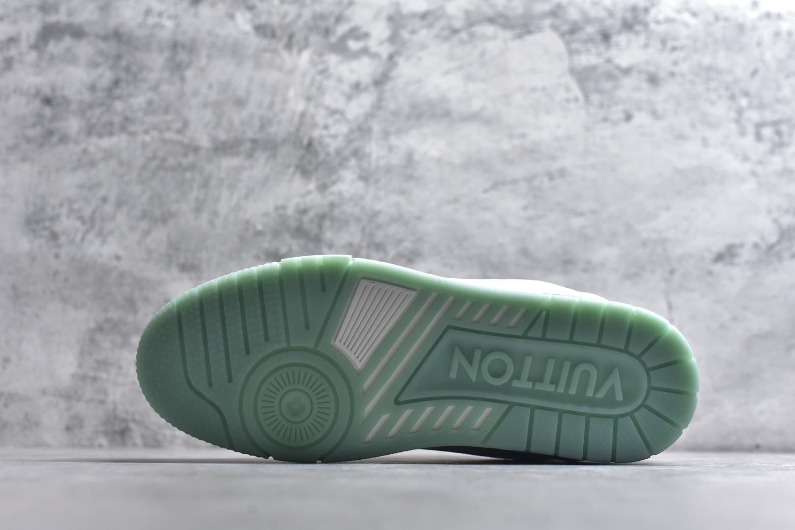 图片[6]-#AM-甄选 碾压市场7××版本 独家𝑻𝒓𝒂𝒊𝒏𝒆𝒓 现货入库💪🏻 救市品质 走量拉新神器 独家高定版最强平替 价格优势碾压市场 救市批次 高端零售 外贸专供 原版购入开发 正确空胶工艺 ZP级全套包装 完美楦型 正确卡色 大底TPU 质感媲美原版 细节与原版一致 注意区分市面通货 比肩高定 尺码：39-46-选品中心