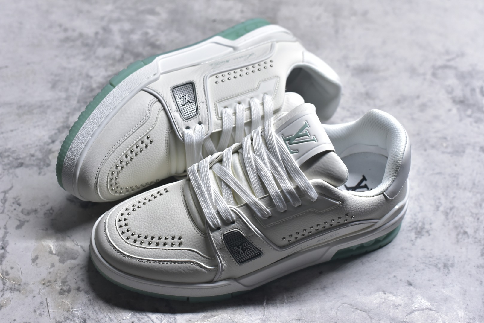 图片[7]-#AM-甄选 碾压市场7××版本 独家𝑻𝒓𝒂𝒊𝒏𝒆𝒓 现货入库💪🏻 救市品质 走量拉新神器 独家高定版最强平替 价格优势碾压市场 救市批次 高端零售 外贸专供 原版购入开发 正确空胶工艺 ZP级全套包装 完美楦型 正确卡色 大底TPU 质感媲美原版 细节与原版一致 注意区分市面通货 比肩高定 尺码：39-46-选品中心