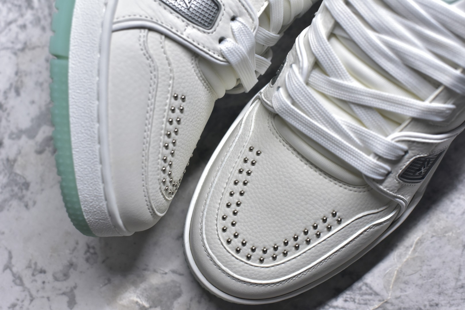 图片[8]-#AM-甄选 碾压市场7××版本 独家𝑻𝒓𝒂𝒊𝒏𝒆𝒓 现货入库💪🏻 救市品质 走量拉新神器 独家高定版最强平替 价格优势碾压市场 救市批次 高端零售 外贸专供 原版购入开发 正确空胶工艺 ZP级全套包装 完美楦型 正确卡色 大底TPU 质感媲美原版 细节与原版一致 注意区分市面通货 比肩高定 尺码：39-46-选品中心