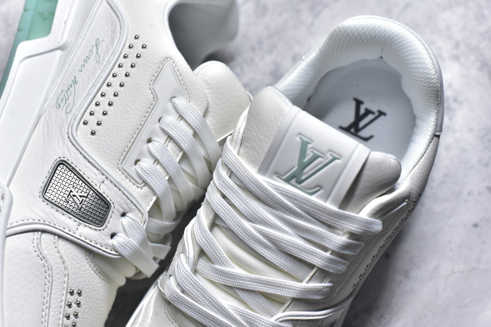 图片[9]-#AM-甄选 碾压市场7××版本 独家𝑻𝒓𝒂𝒊𝒏𝒆𝒓 现货入库💪🏻 救市品质 走量拉新神器 独家高定版最强平替 价格优势碾压市场 救市批次 高端零售 外贸专供 原版购入开发 正确空胶工艺 ZP级全套包装 完美楦型 正确卡色 大底TPU 质感媲美原版 细节与原版一致 注意区分市面通货 比肩高定 尺码：39-46-选品中心