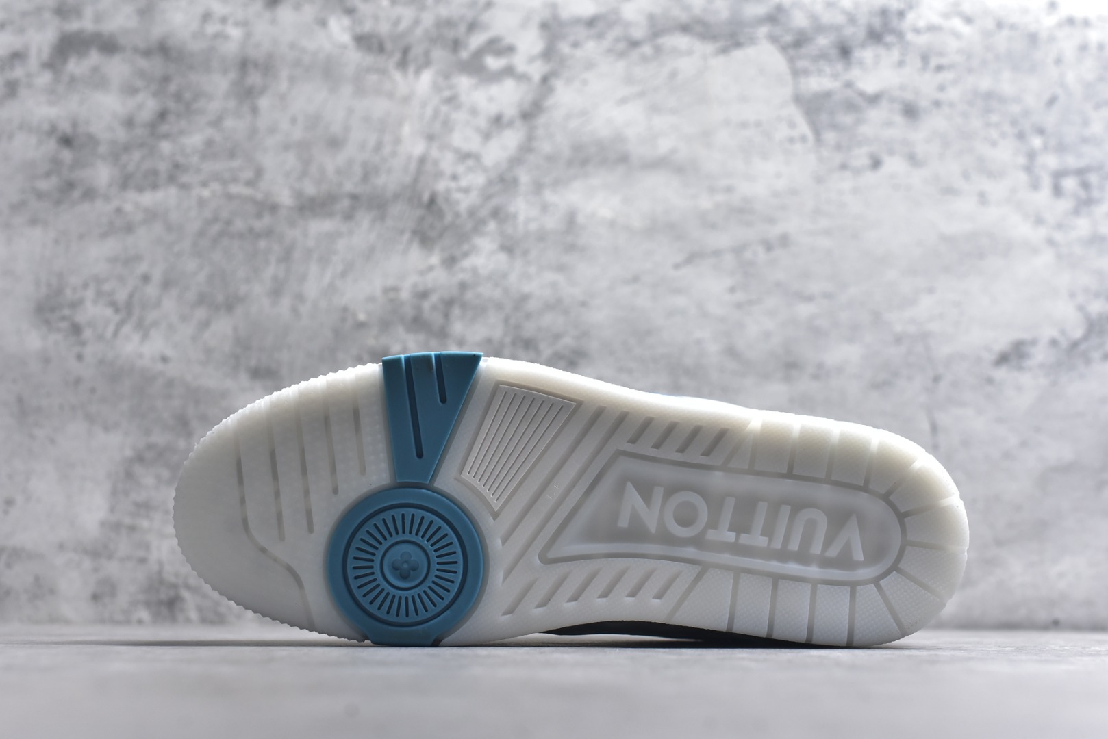 图片[6]-#AM-甄选 碾压市场7××版本 独家𝑻𝒓𝒂𝒊𝒏𝒆𝒓 现货入库💪🏻 救市品质 走量拉新神器 独家高定版最强平替 价格优势碾压市场 救市批次 高端零售 外贸专供 原版购入开发 正确空胶工艺 ZP级全套包装 完美楦型 正确卡色 大底TPU 质感媲美原版 细节与原版一致 注意区分市面通货 比肩高定 尺码：39-46-选品中心