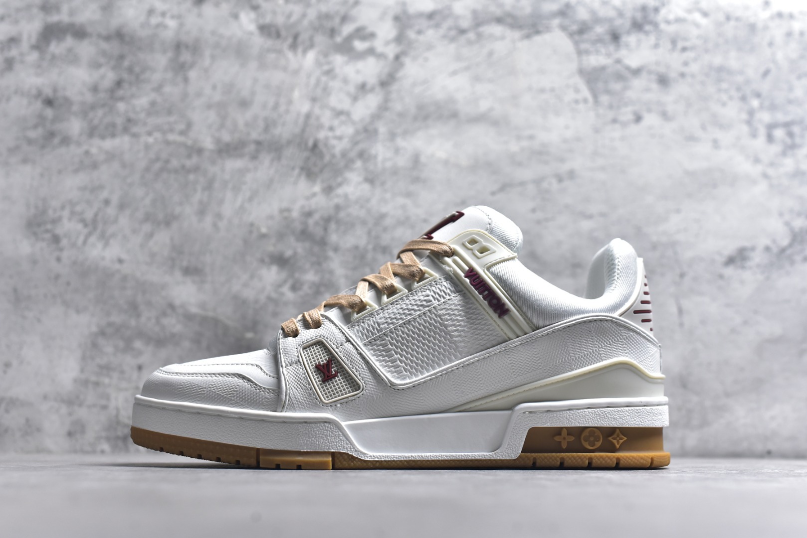 #AM-甄选 碾压市场7××版本 独家𝑻𝒓𝒂𝒊𝒏𝒆𝒓 现货入库💪🏻 救市品质 走量拉新神器 独家高定版最强平替 价格优势碾压市场 救市批次 高端零售 外贸专供 原版购入开发 正确空胶工艺 ZP级全套包装 完美楦型 正确卡色 大底TPU 质感媲美原版 细节与原版一致 注意区分市面通货 比肩高定 尺码：39-46-选品中心