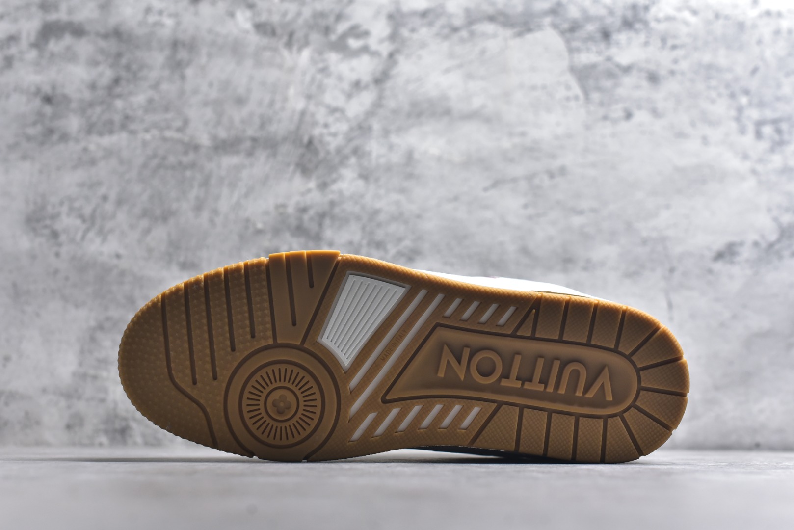 图片[6]-#AM-甄选 碾压市场7××版本 独家𝑻𝒓𝒂𝒊𝒏𝒆𝒓 现货入库💪🏻 救市品质 走量拉新神器 独家高定版最强平替 价格优势碾压市场 救市批次 高端零售 外贸专供 原版购入开发 正确空胶工艺 ZP级全套包装 完美楦型 正确卡色 大底TPU 质感媲美原版 细节与原版一致 注意区分市面通货 比肩高定 尺码：39-46-选品中心