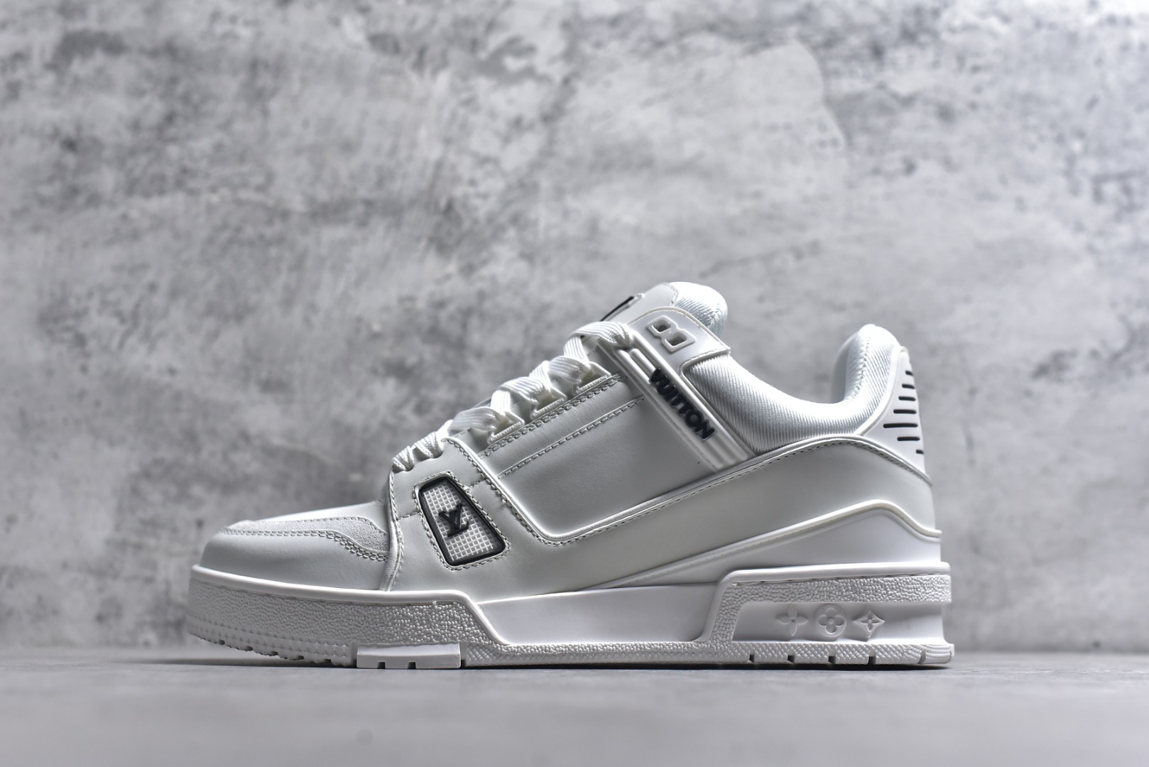 #AM-甄选 碾压市场7××版本 独家𝑻𝒓𝒂𝒊𝒏𝒆𝒓 现货入库💪🏻 救市品质 走量拉新神器 独家高定版最强平替 价格优势碾压市场 救市批次 高端零售 外贸专供 原版购入开发 正确空胶工艺 ZP级全套包装 完美楦型 正确卡色 大底TPU 质感媲美原版 细节与原版一致 注意区分市面通货 比肩高定 尺码：39-46-选品中心