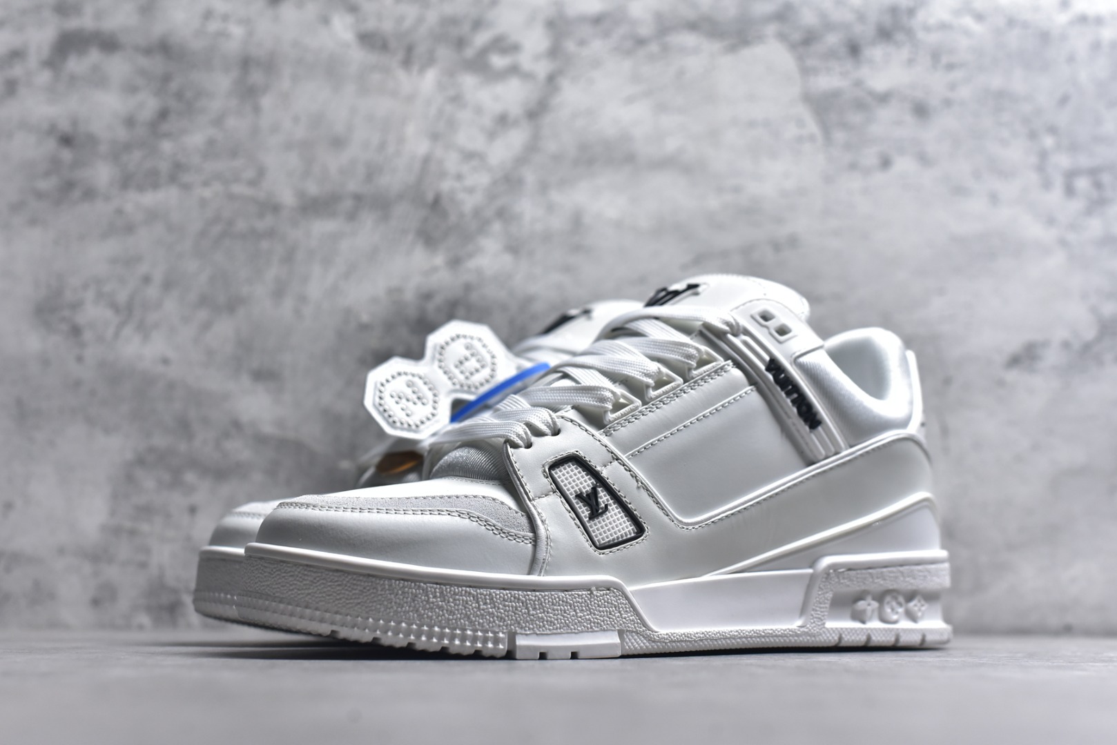 图片[2]-#AM-甄选 碾压市场7××版本 独家𝑻𝒓𝒂𝒊𝒏𝒆𝒓 现货入库💪🏻 救市品质 走量拉新神器 独家高定版最强平替 价格优势碾压市场 救市批次 高端零售 外贸专供 原版购入开发 正确空胶工艺 ZP级全套包装 完美楦型 正确卡色 大底TPU 质感媲美原版 细节与原版一致 注意区分市面通货 比肩高定 尺码：39-46-选品中心