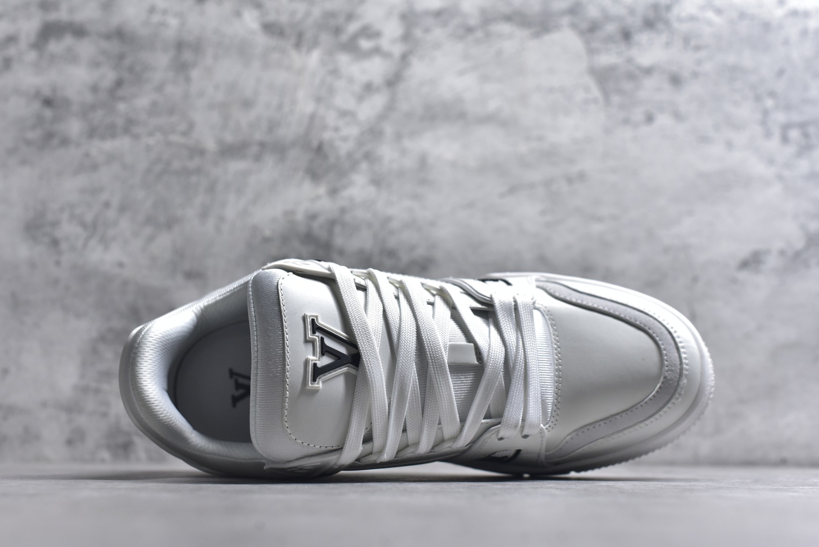 图片[4]-#AM-甄选 碾压市场7××版本 独家𝑻𝒓𝒂𝒊𝒏𝒆𝒓 现货入库💪🏻 救市品质 走量拉新神器 独家高定版最强平替 价格优势碾压市场 救市批次 高端零售 外贸专供 原版购入开发 正确空胶工艺 ZP级全套包装 完美楦型 正确卡色 大底TPU 质感媲美原版 细节与原版一致 注意区分市面通货 比肩高定 尺码：39-46-选品中心